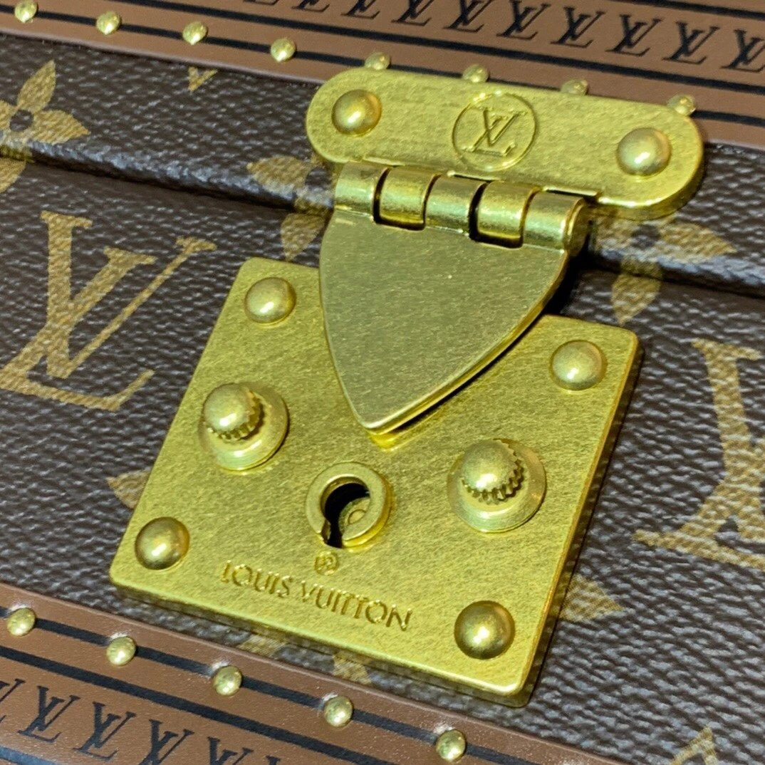 LV 8 WATCH CASE M47641