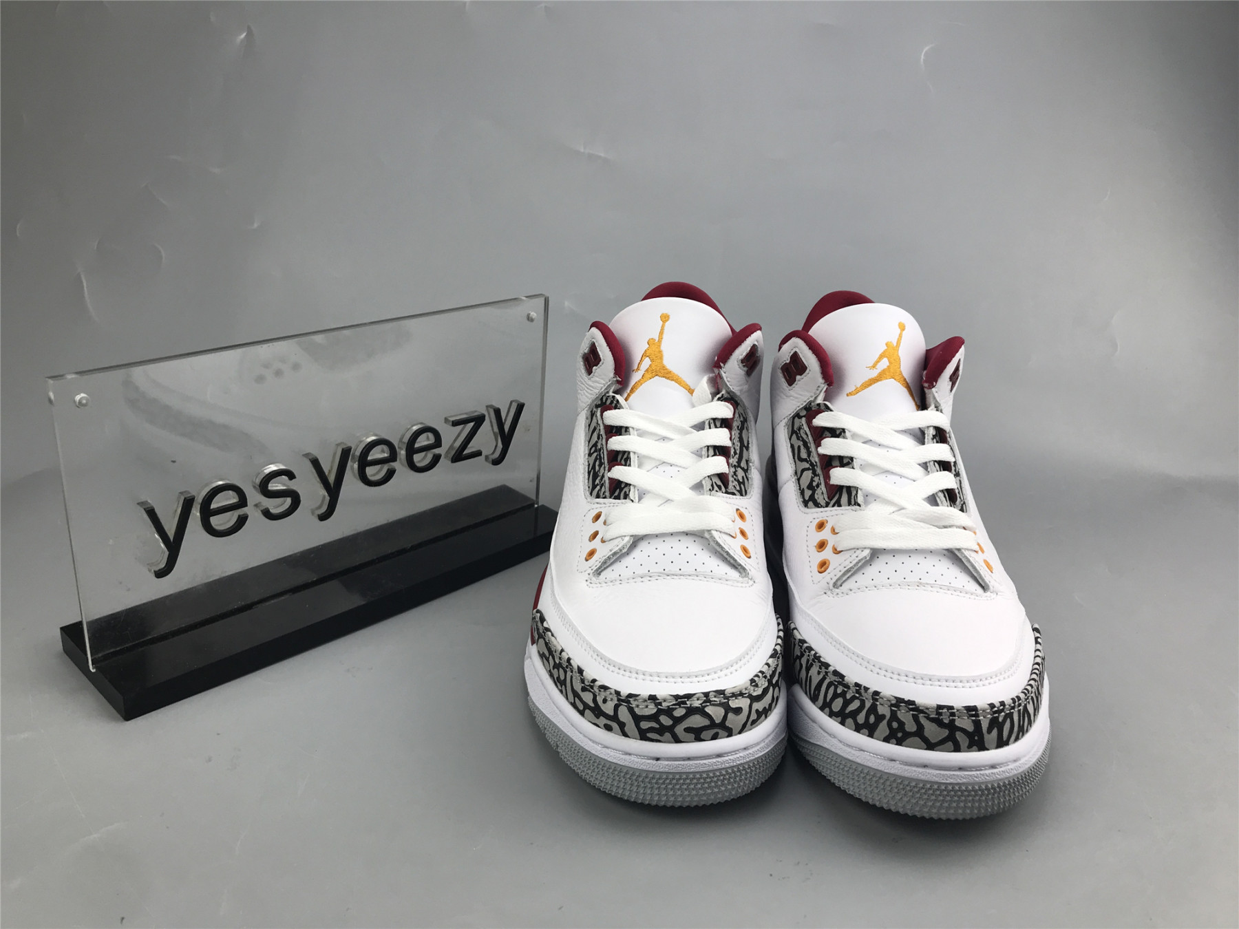 UA AIR JORDAN 3 RETRO 