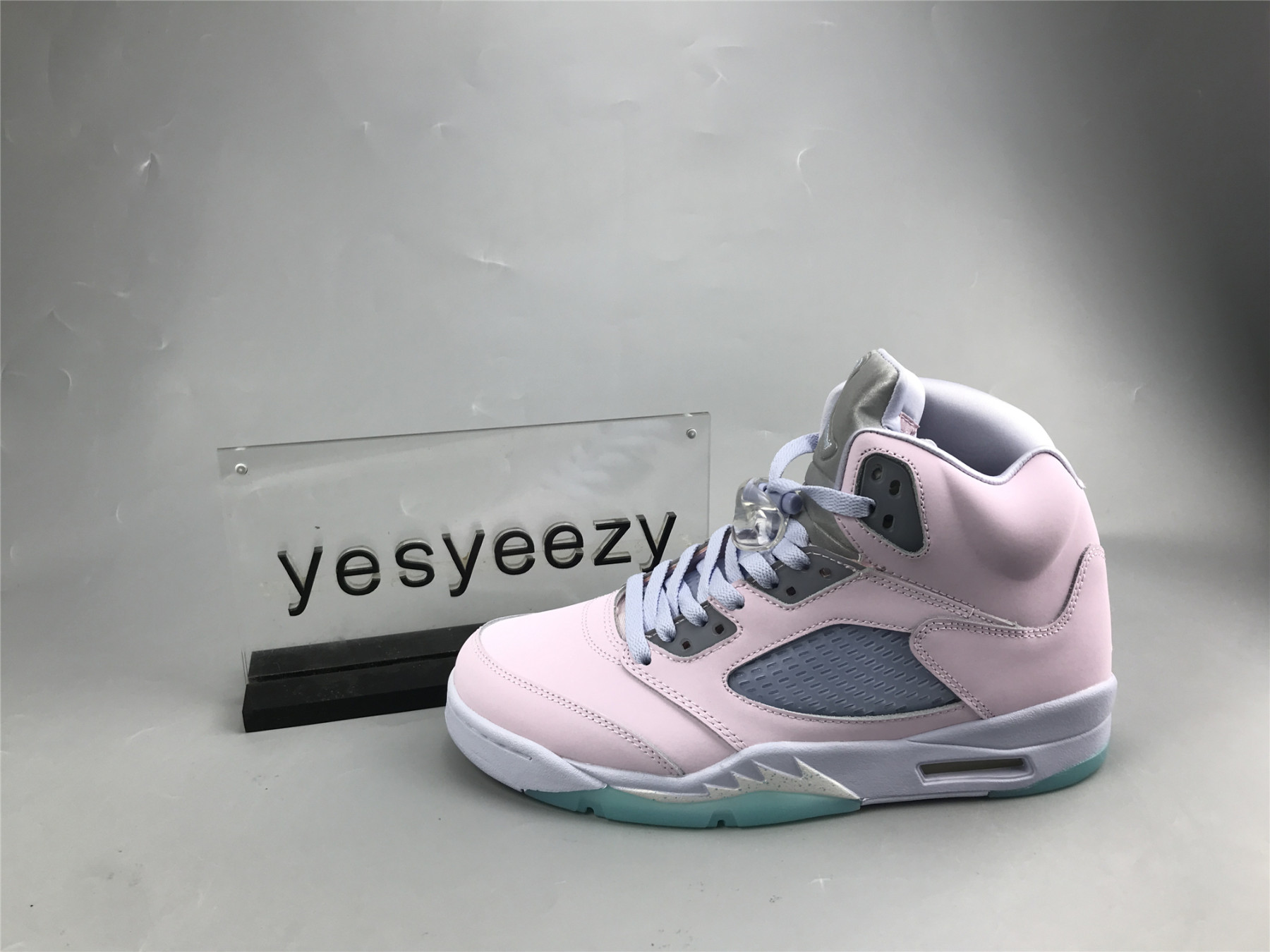 UA WMNS AIR JORDAN 5 RETRO 
