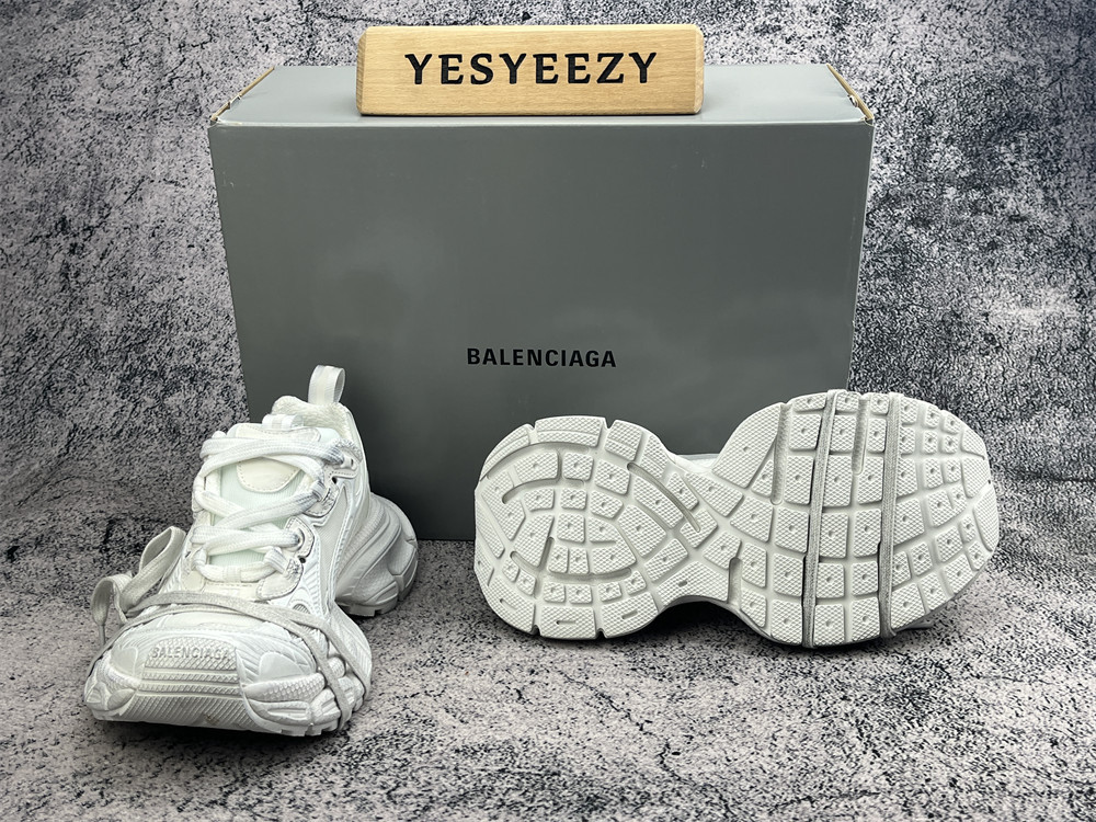 UA Balenciga 3XL Snow White