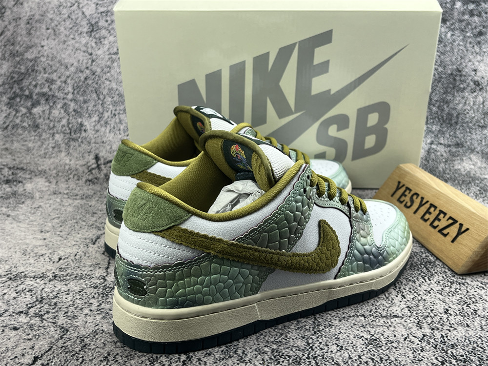 UA Nike SB Dunk Low