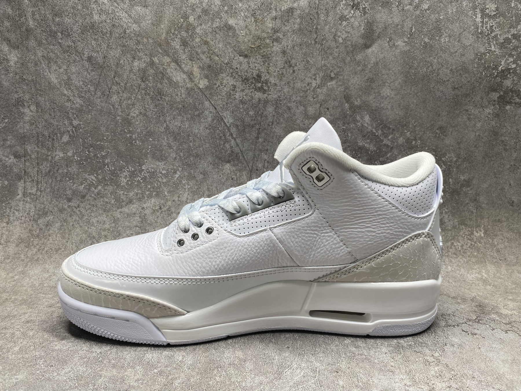 UA Air Jordan 3 Retro