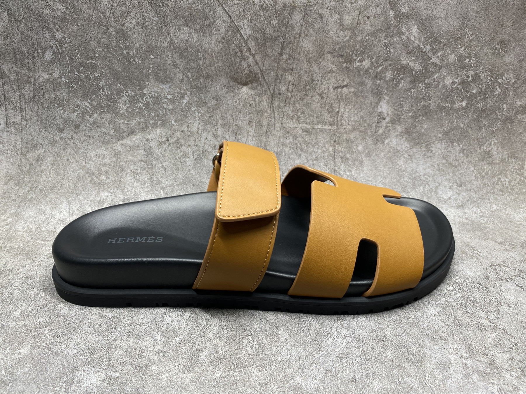 UA H**me5 Chypre Sandal