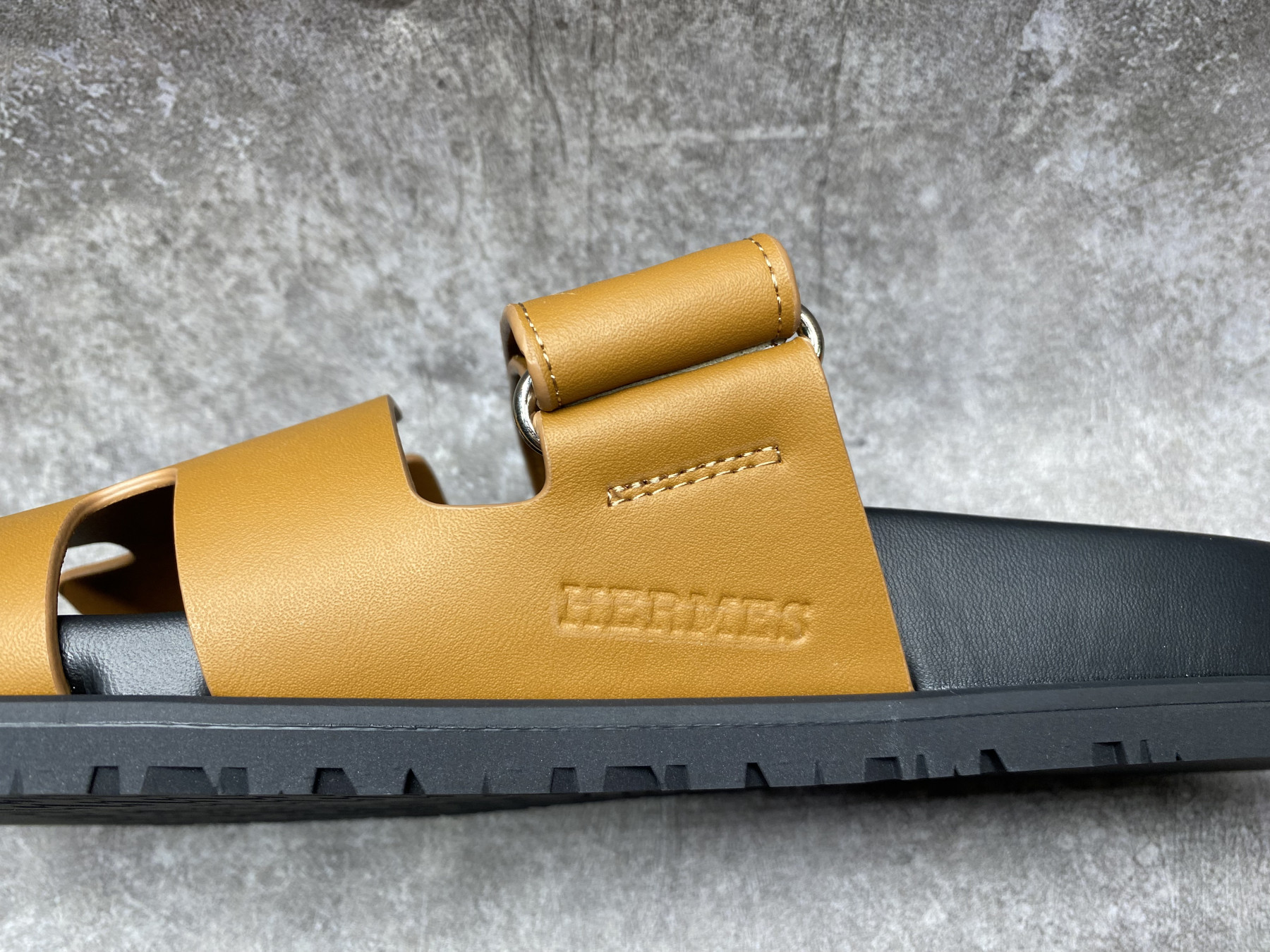 UA H**me5 Chypre Sandal