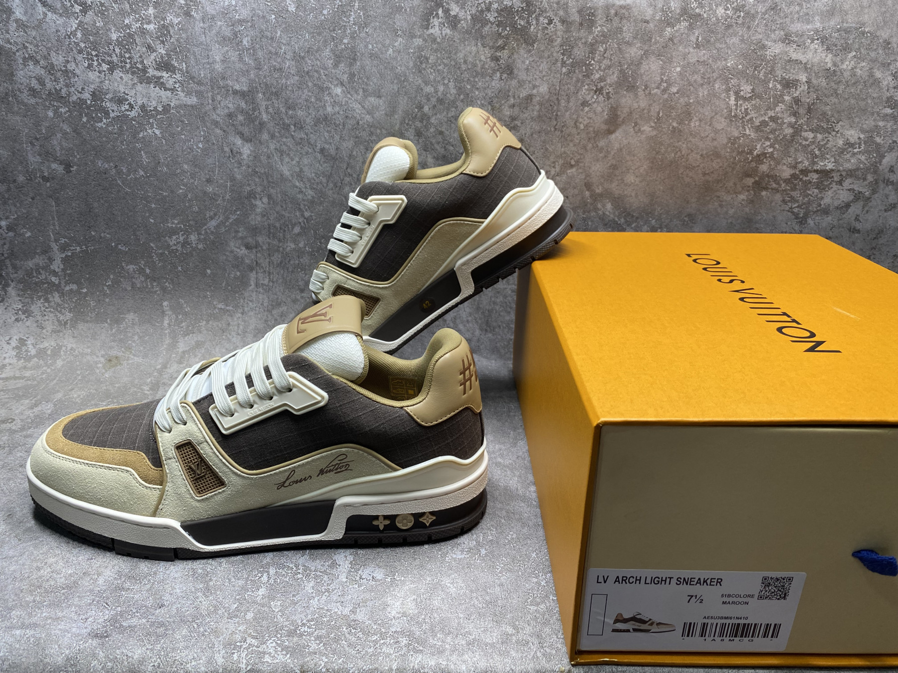 UA LV trainer Sneakers