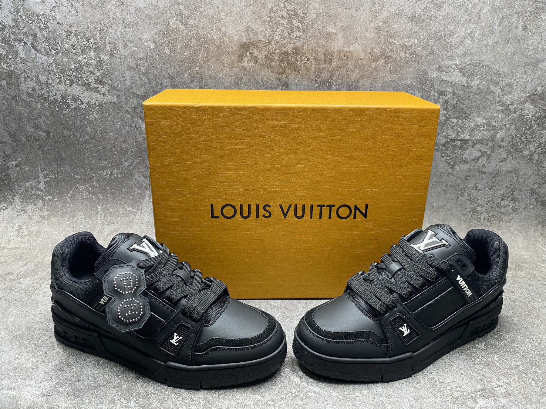 UA LV trainer Sneakers