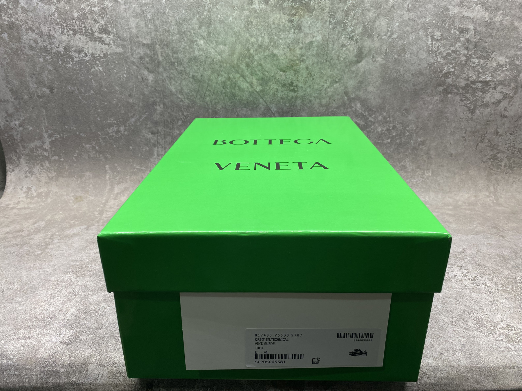 ua b0tte*a Ven*ta orbit sneaker