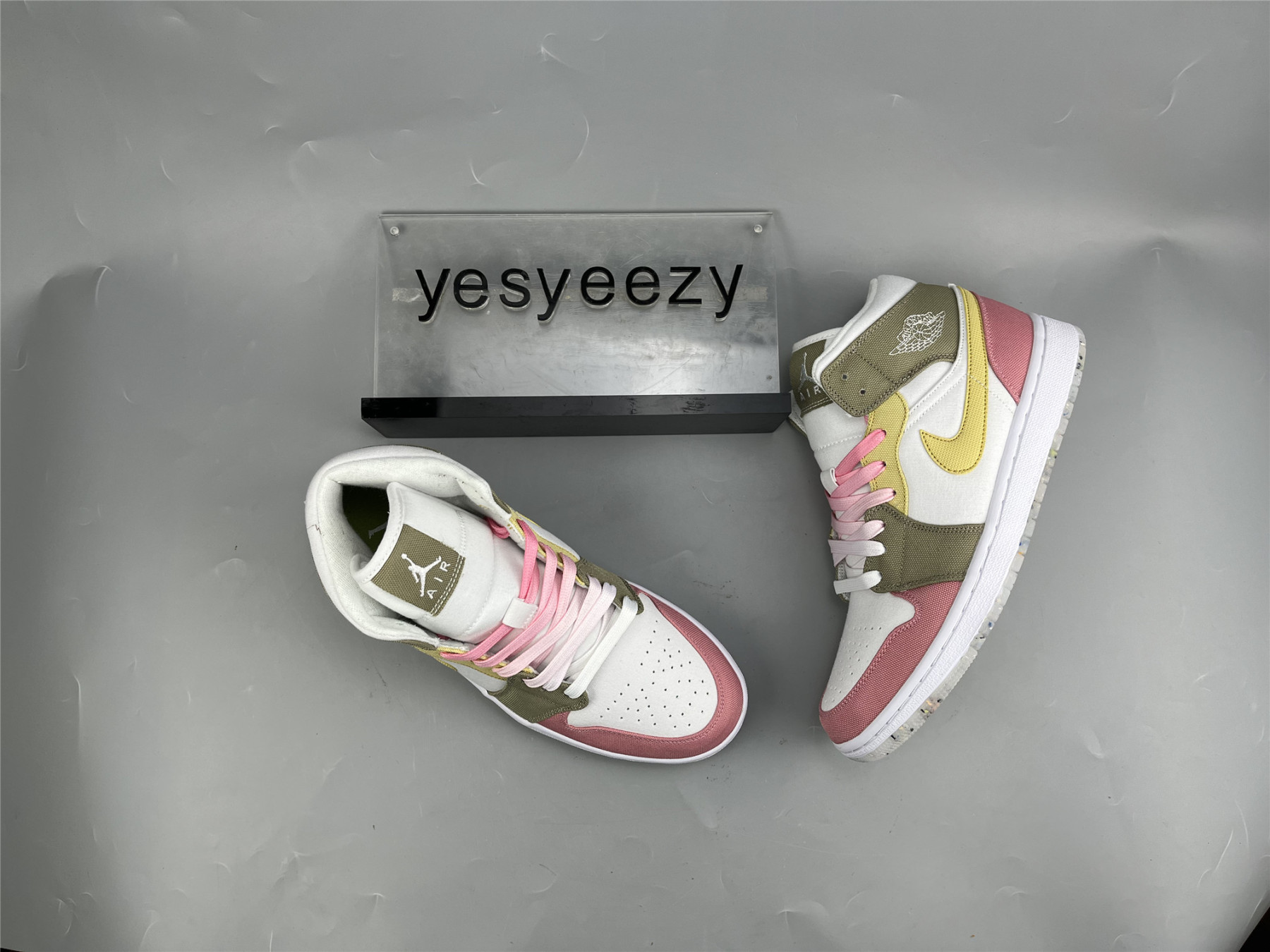 UA AIR JORDAN 1 MID SE GS 