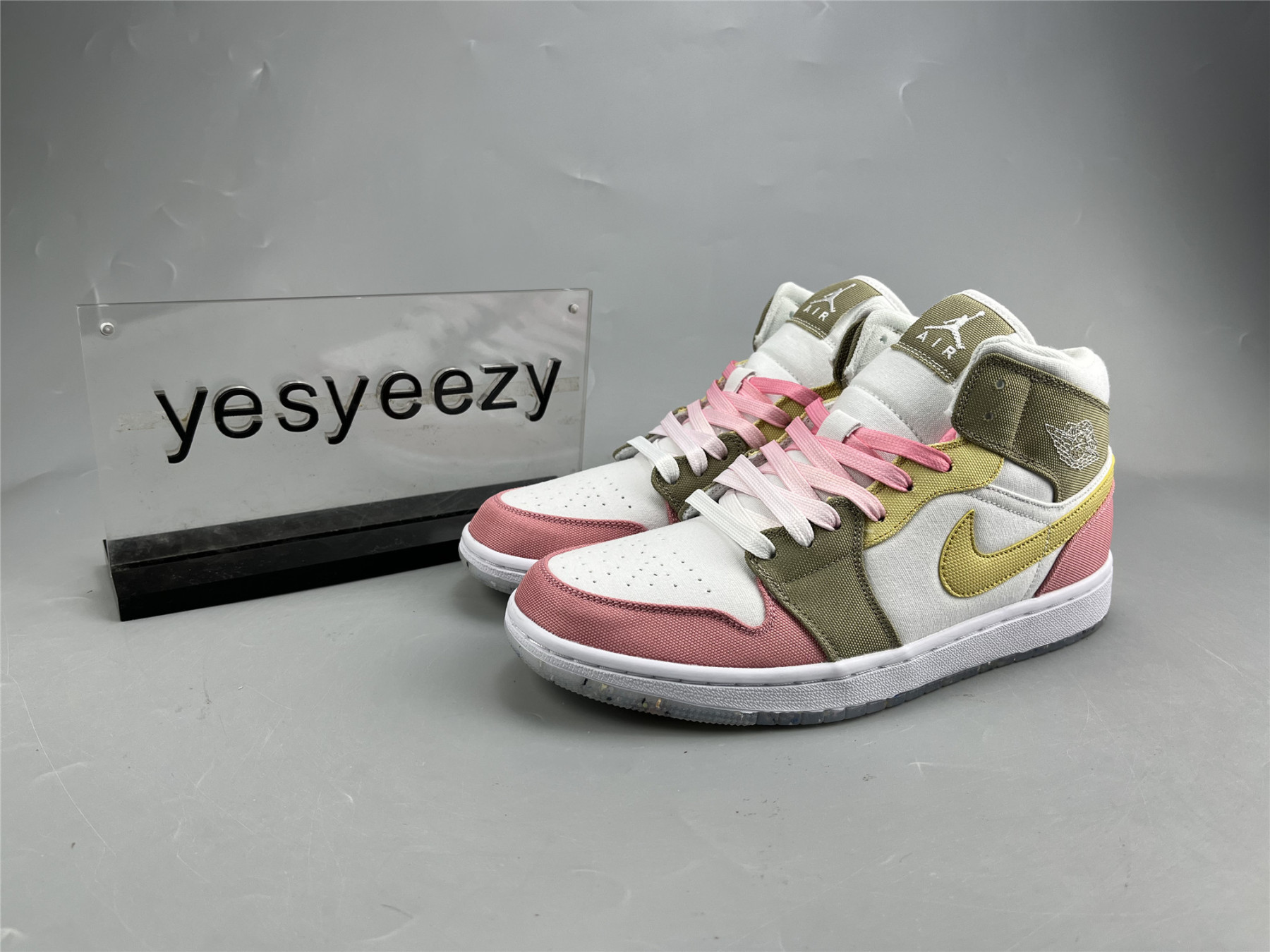 UA AIR JORDAN 1 MID SE GS 