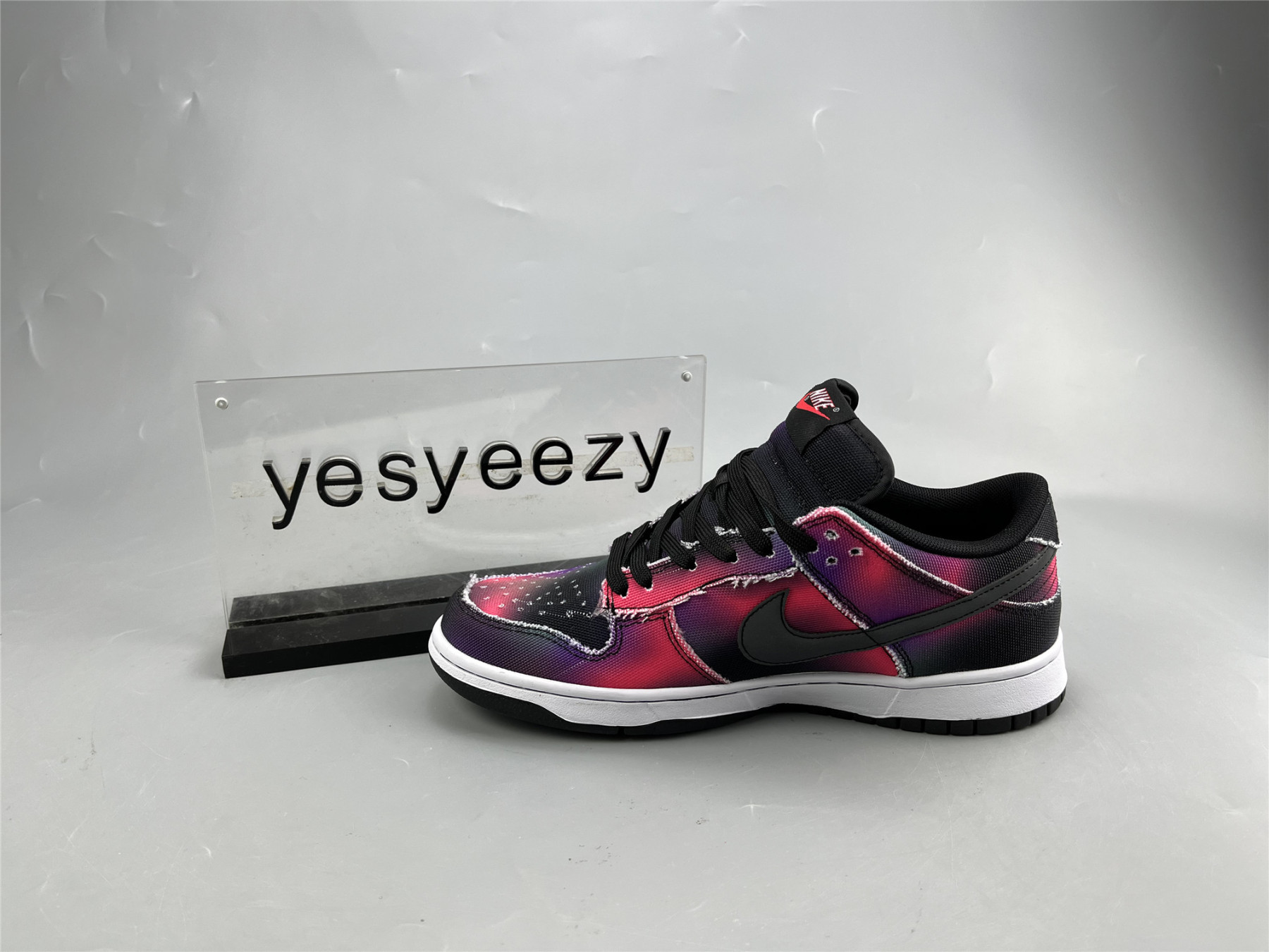 UA NIKE DUNK LOW "GRAFFITI"