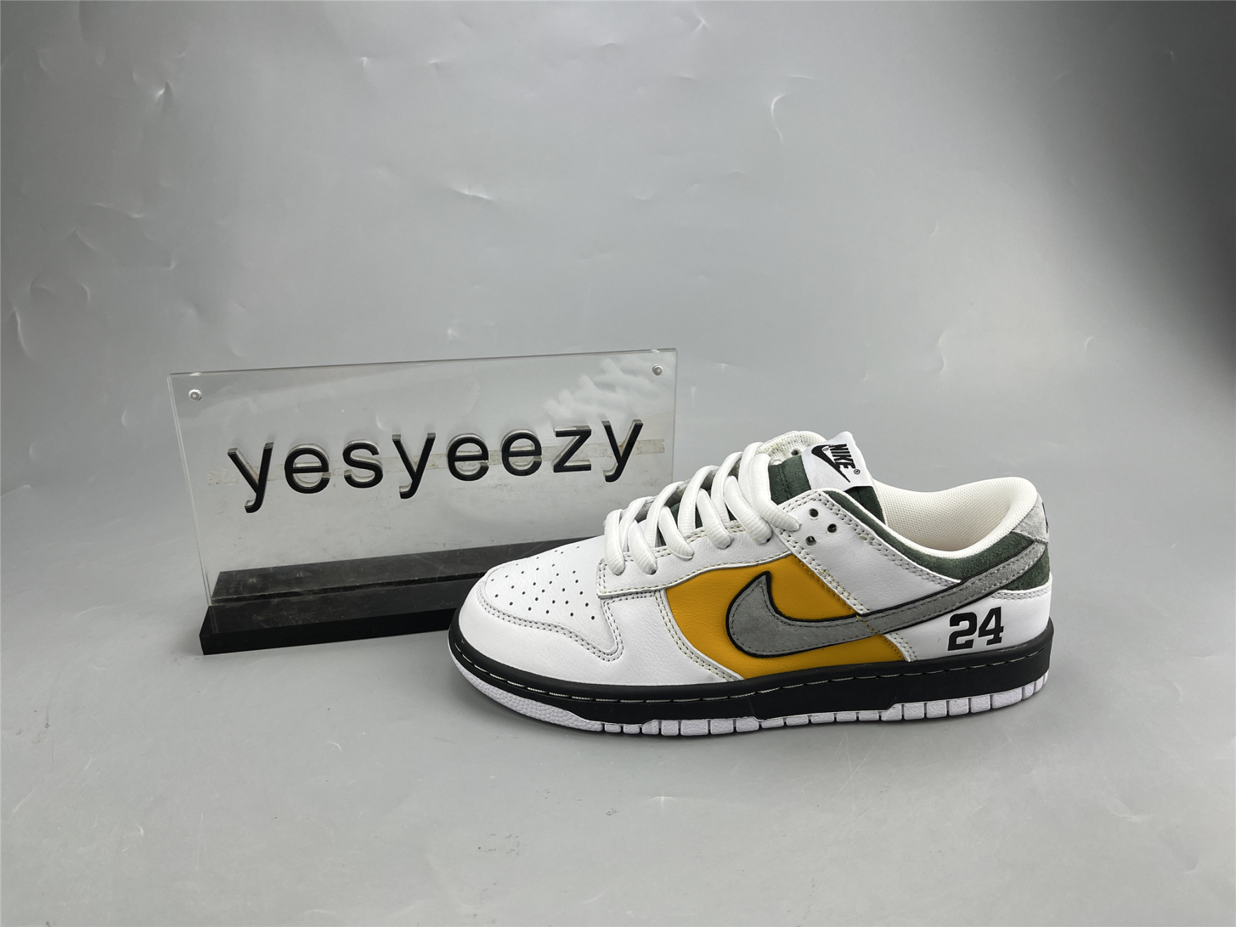 UA NIKE DUNK LOW KOBE WHITE YELLOW GREEN