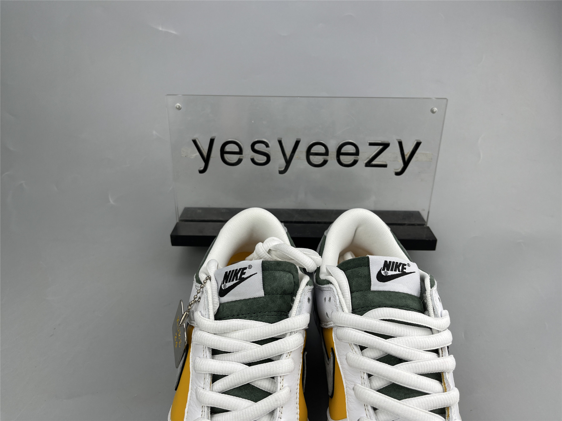 UA NIKE DUNK LOW KOBE WHITE YELLOW GREEN