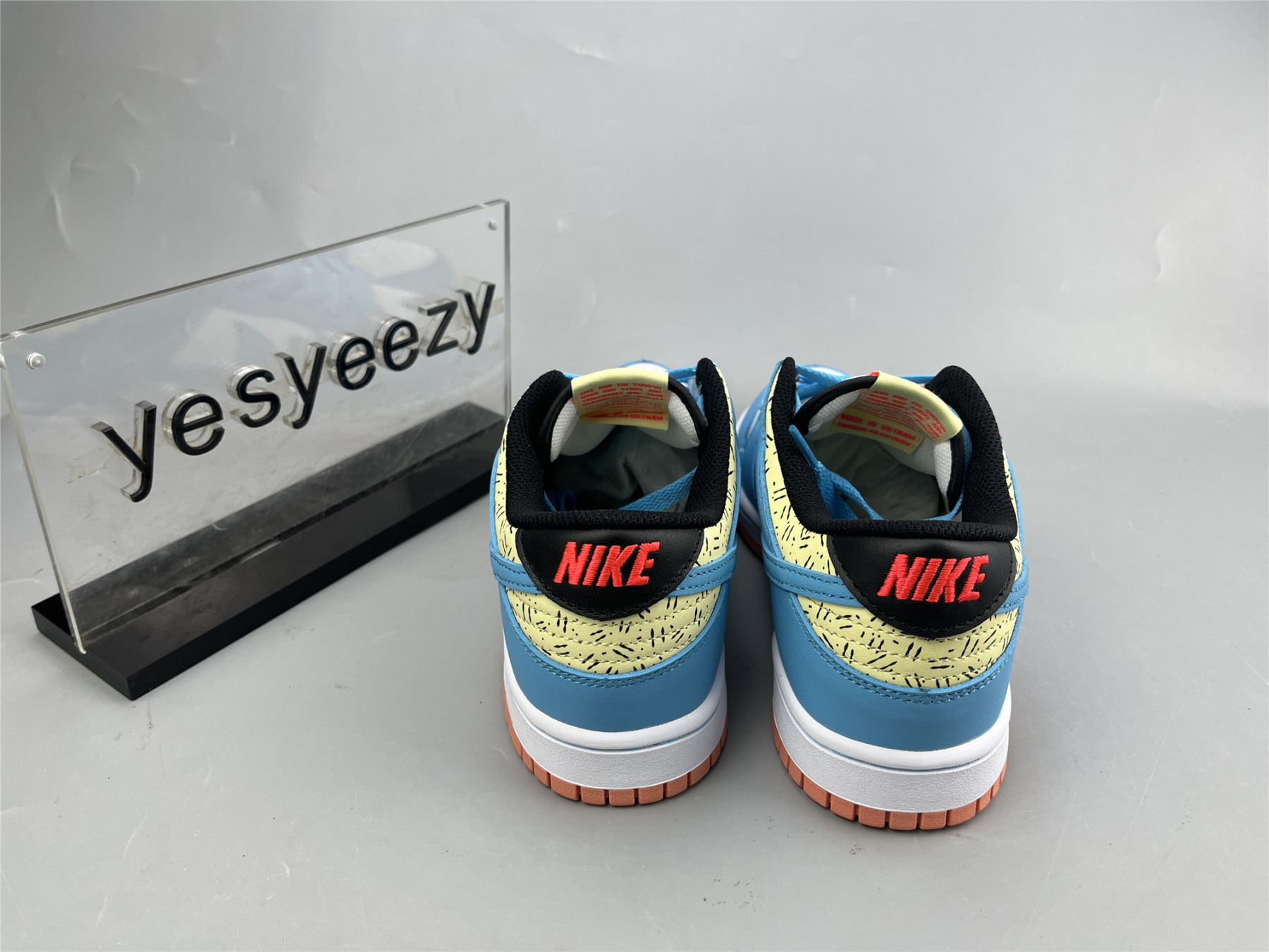 UA NIKE KYRIE IRVING X DUNK LOW SE GS 