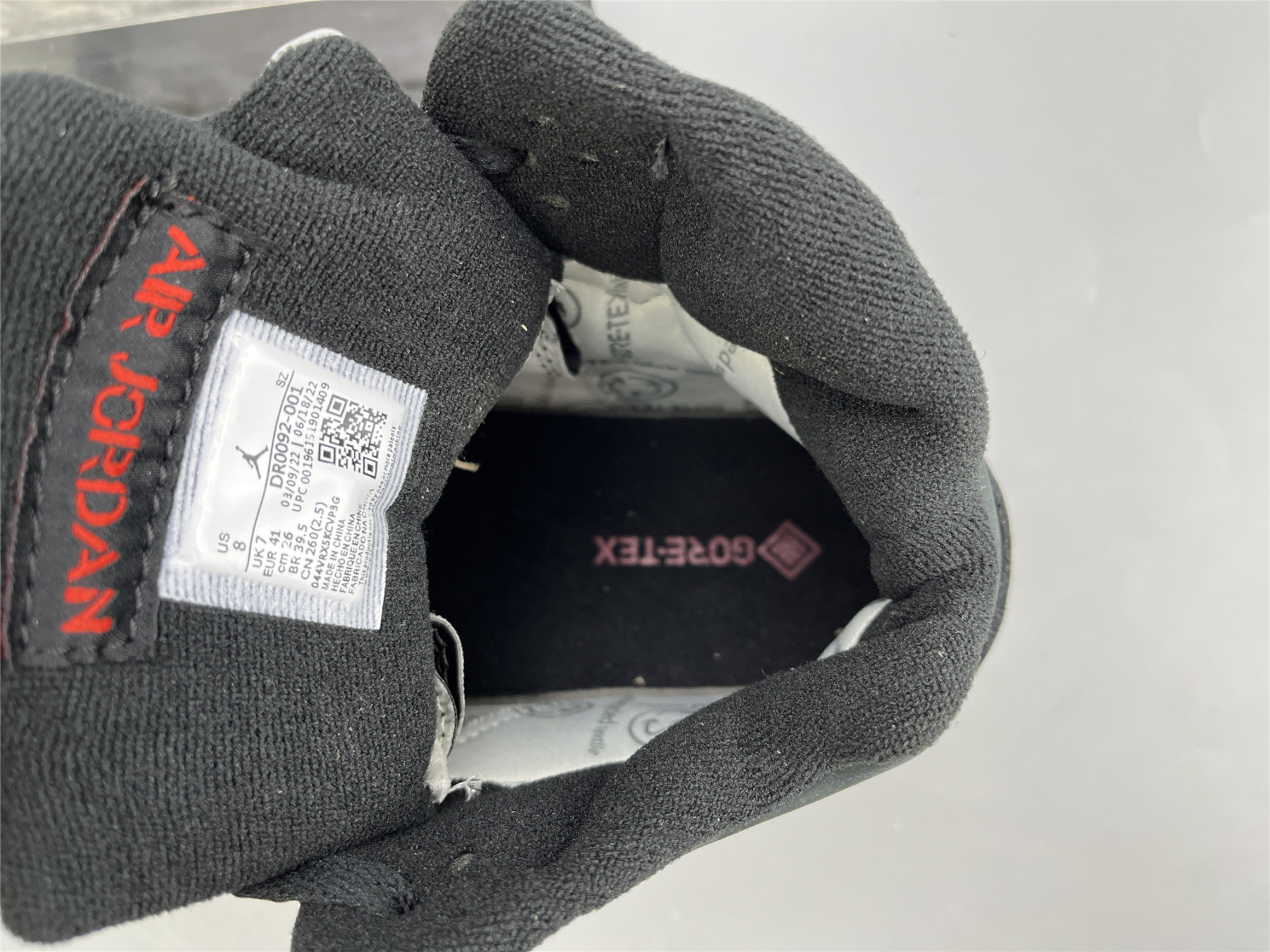 UA WMNS AIR JORDAN 5 GORE-TEX 