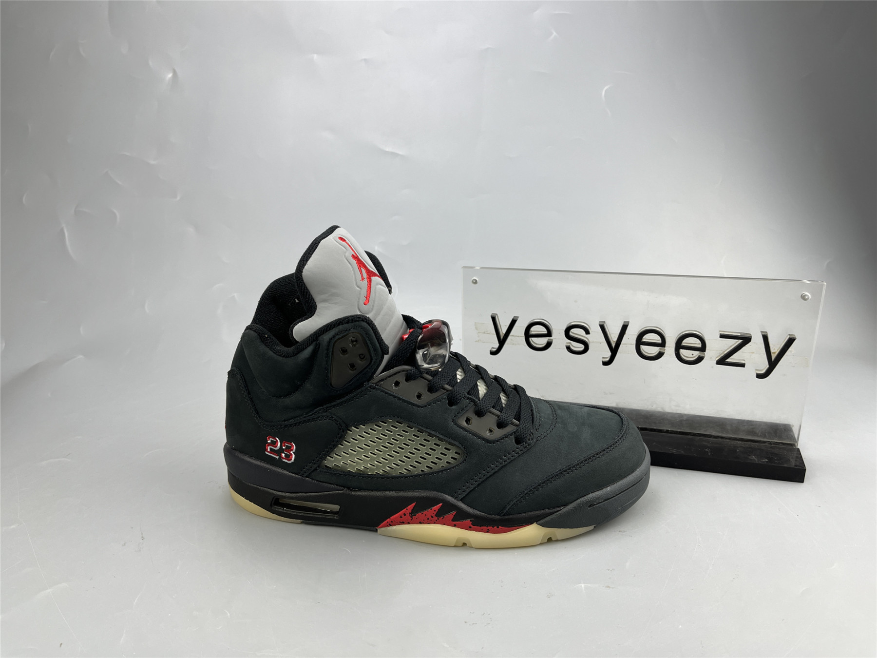 UA WMNS AIR JORDAN 5 GORE-TEX 