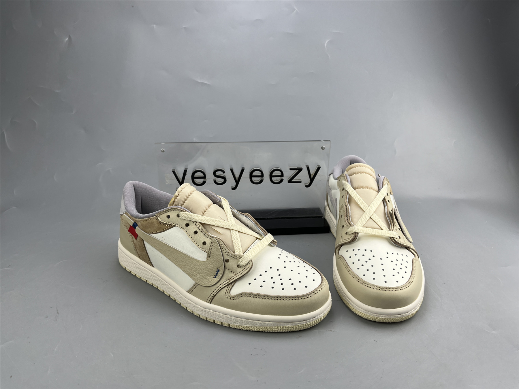 UA AIR JORDAN 1 LOW