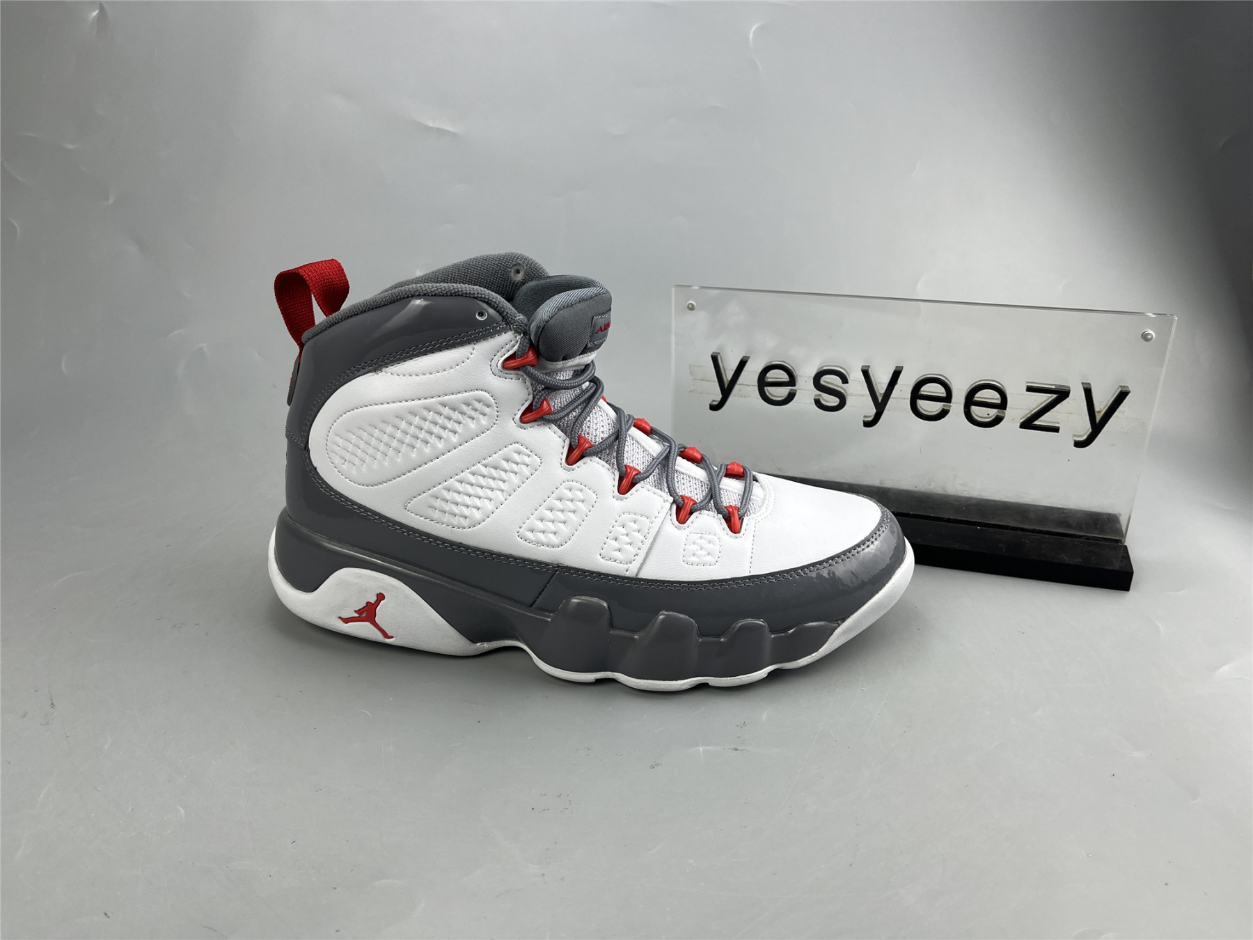 UA AIR JORDAN 9 RETRO 