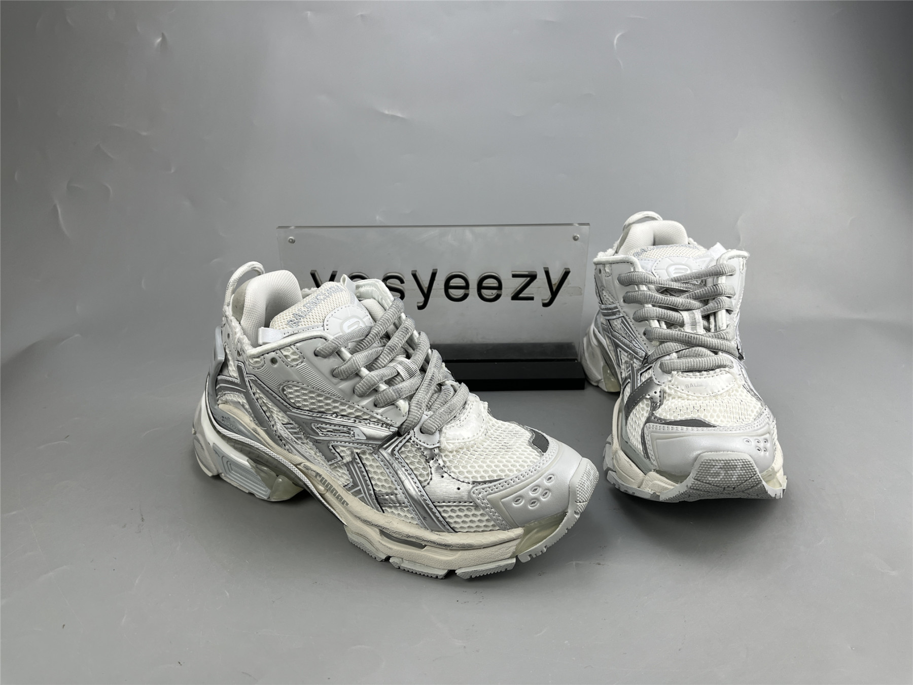 UA RUNNER GREY SILVER METALLIC