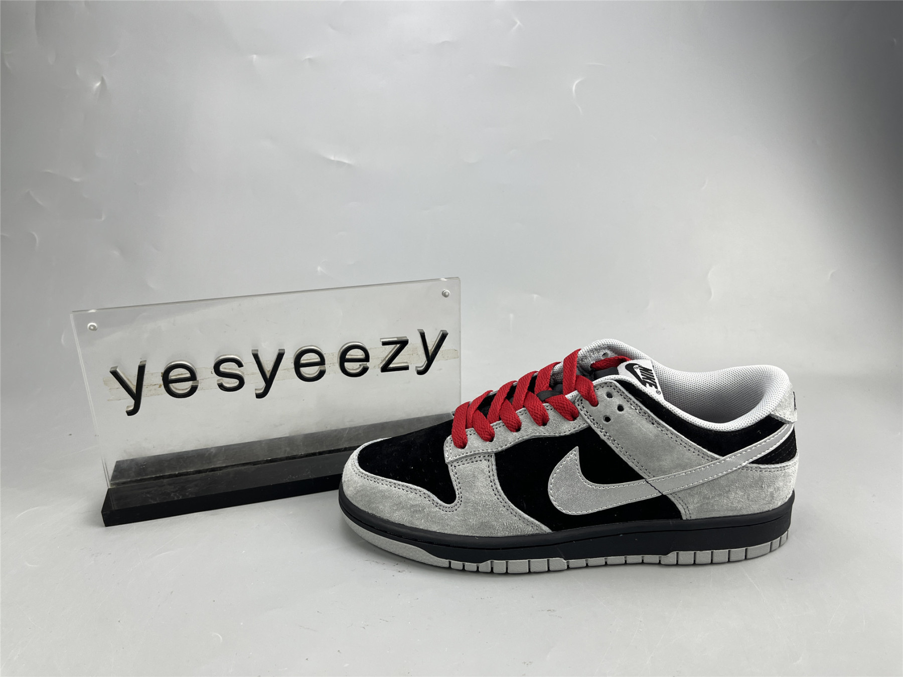 UA NIKE DUNK LOW GREY BLACK