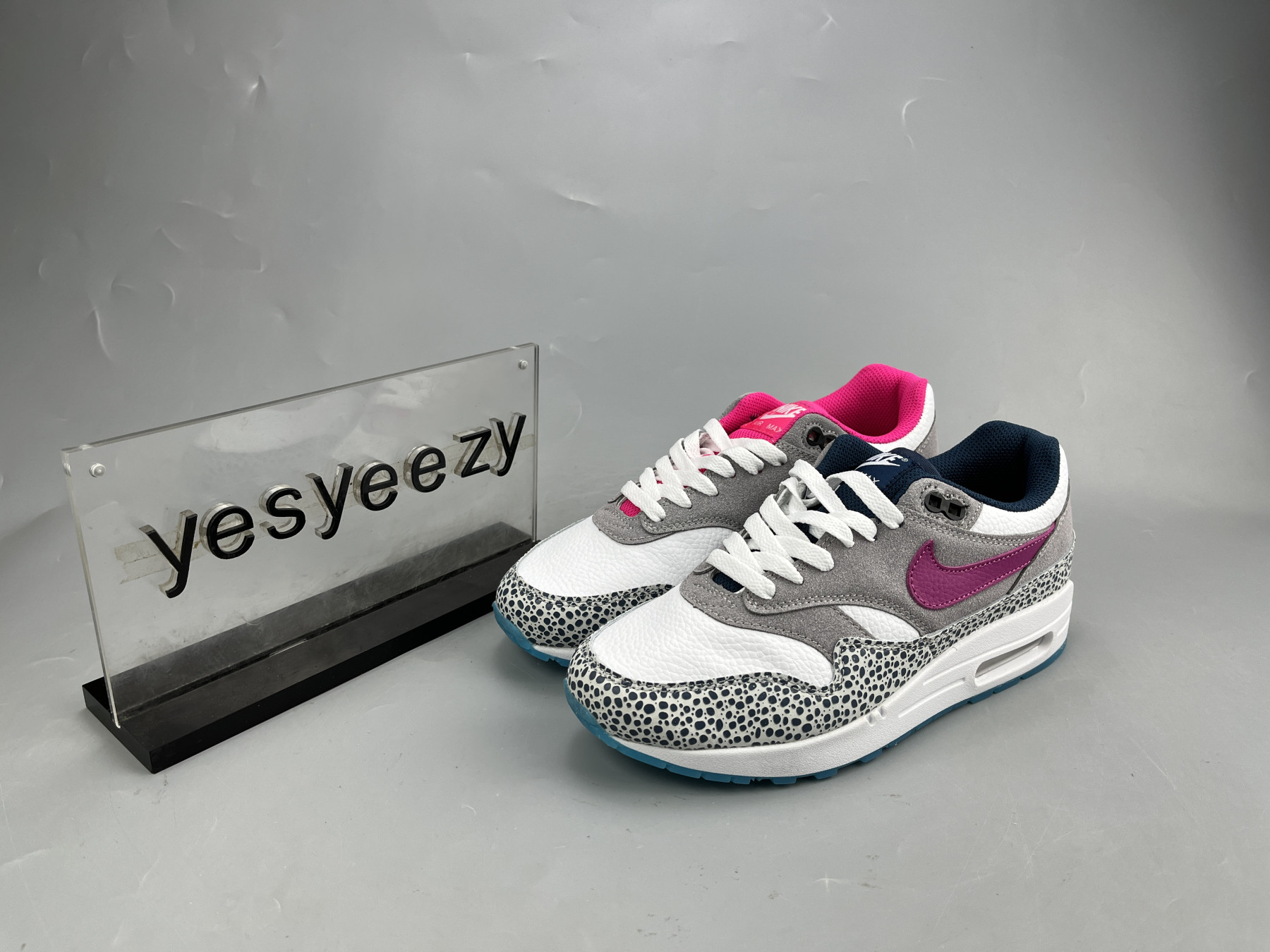 UA NIKE AIR MAX 1 GREY WHITE