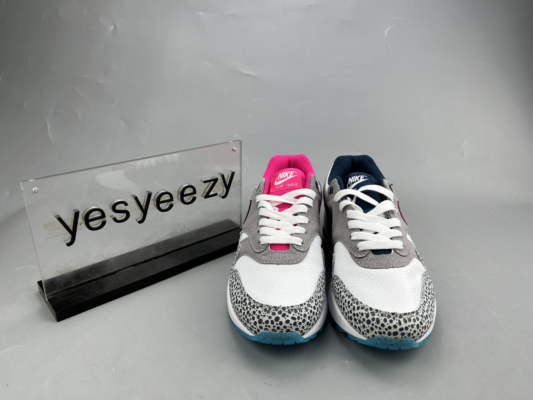 UA NIKE AIR MAX 1 GREY WHITE