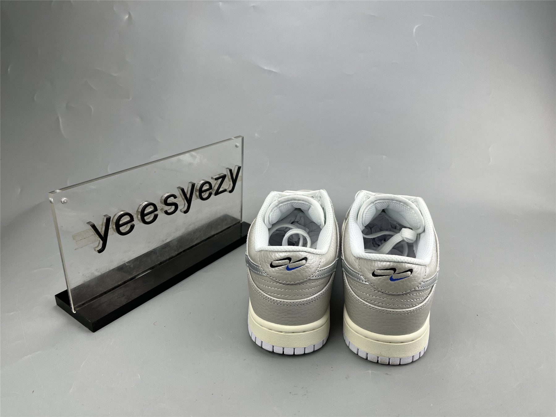 UA NIKE DUNK LOW SE 