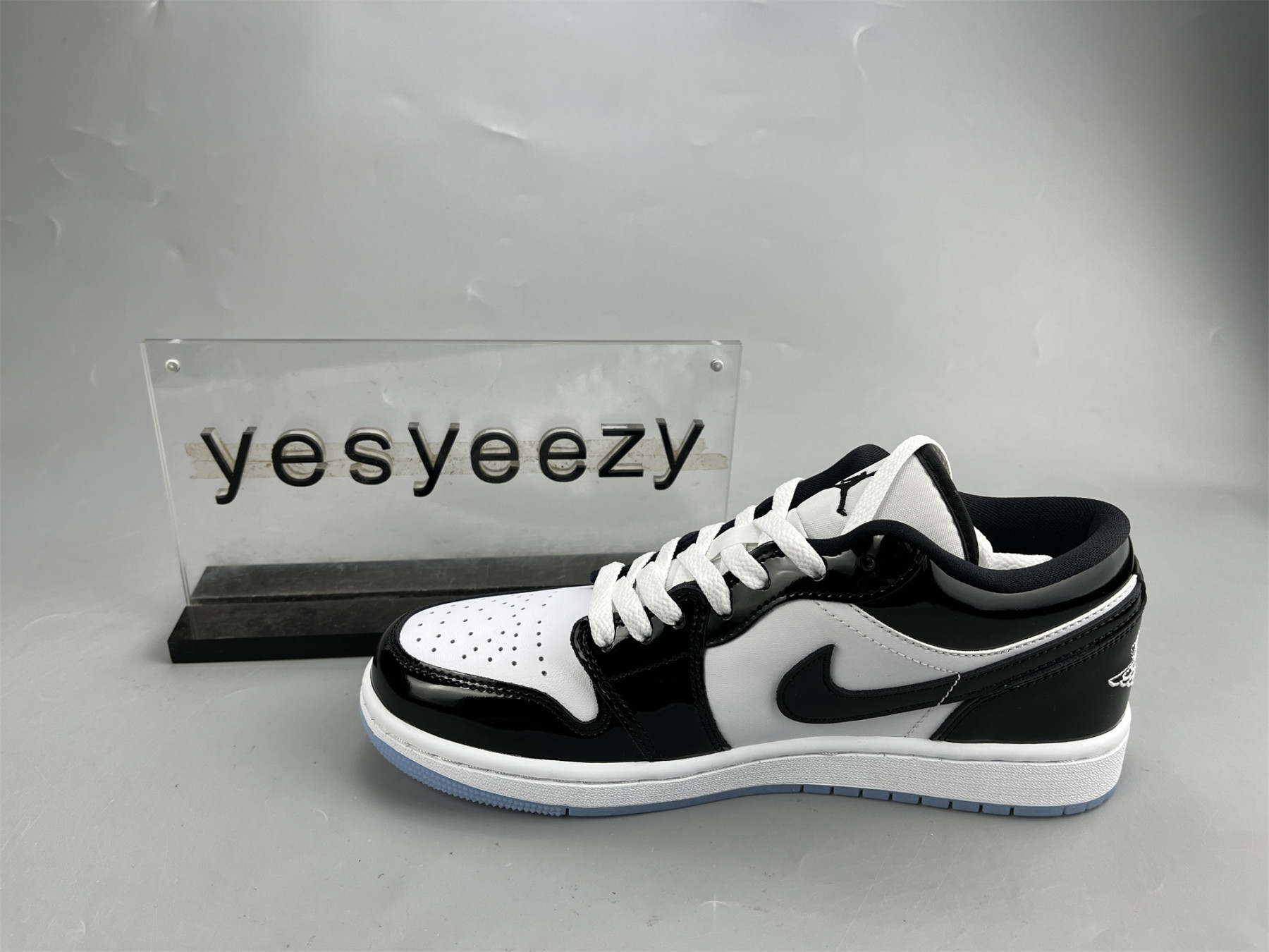 UA AIR JORDAN 1 LOW SE 