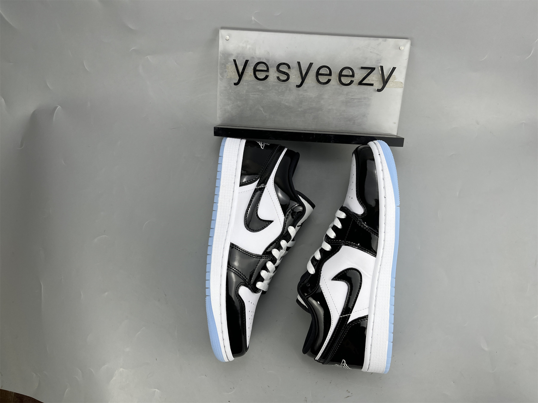 UA AIR JORDAN 1 LOW SE 