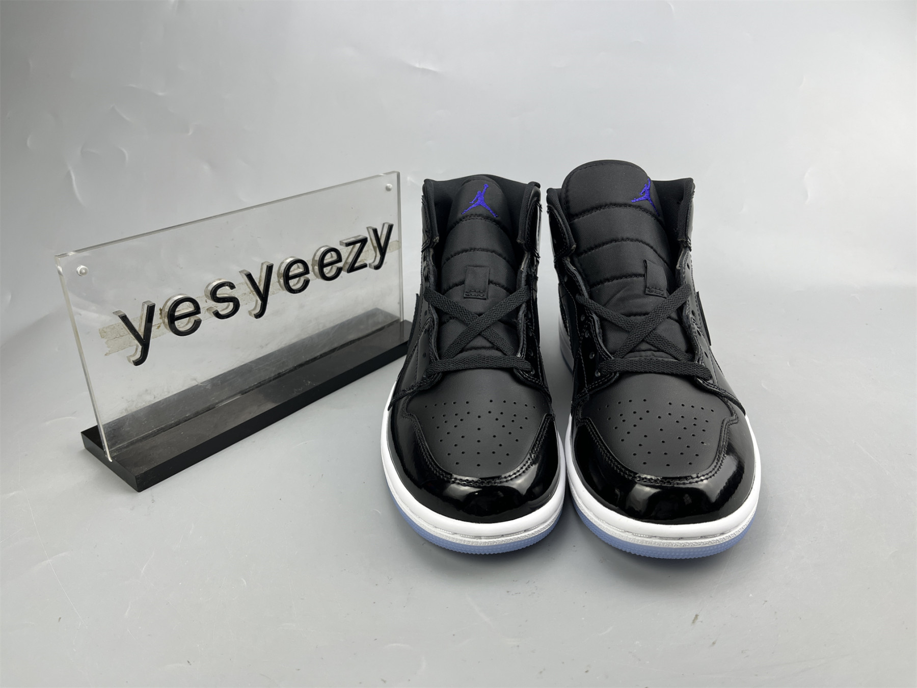 UA AIR JORDAN 1 MID SE 