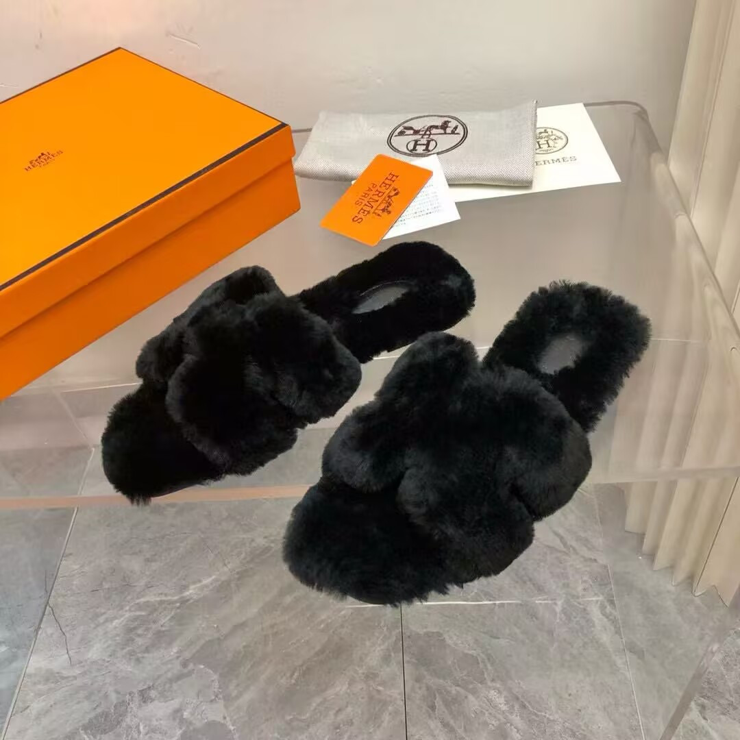 UA H**me5 Chypre sandal