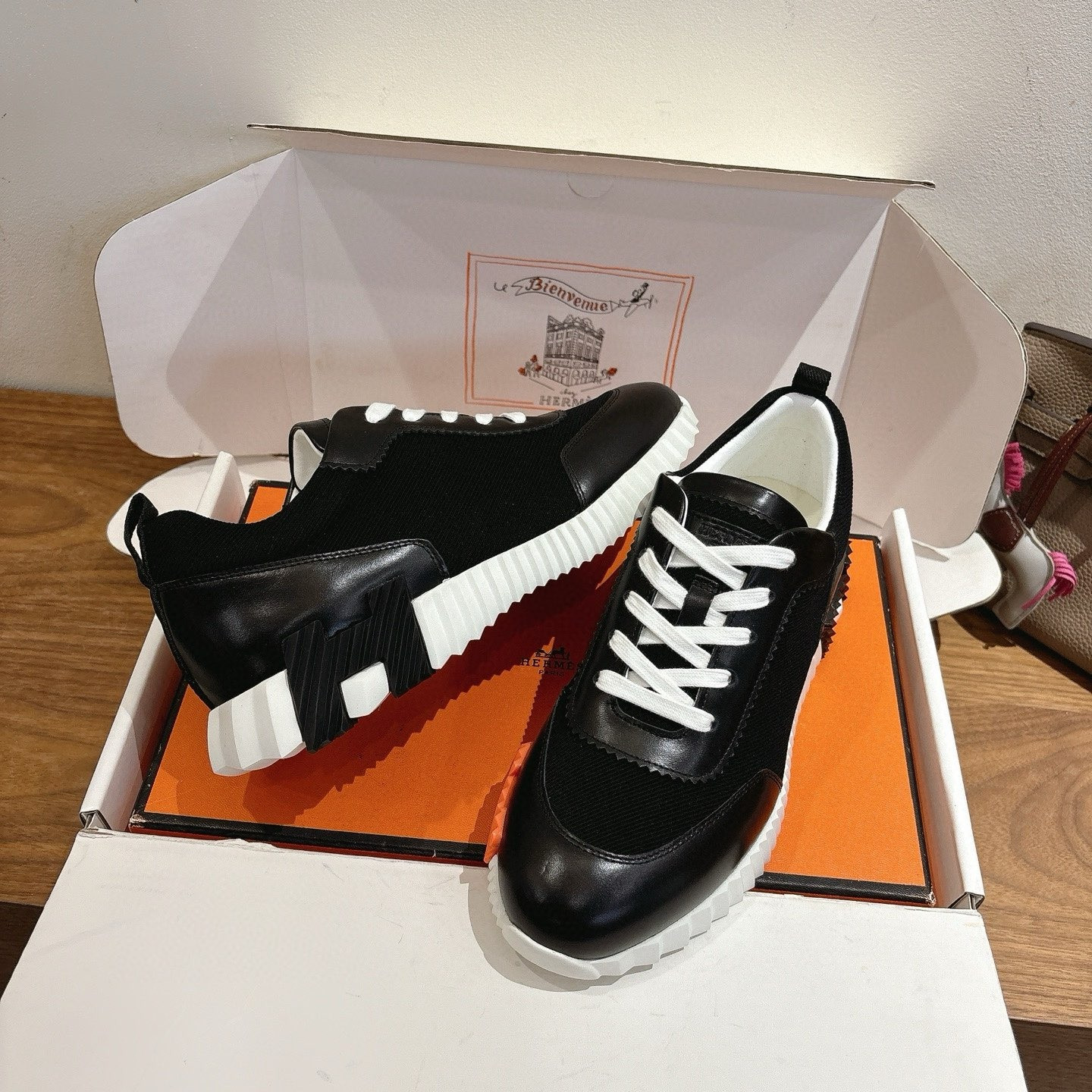UA H**me5 Bouncing Sneaker