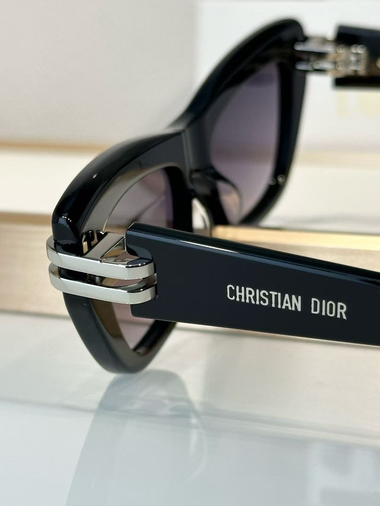 D10r Glasses