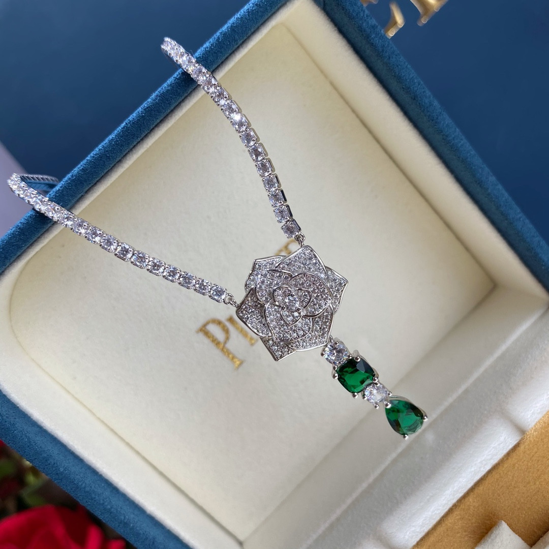 Piaget rose green zircon Necklace