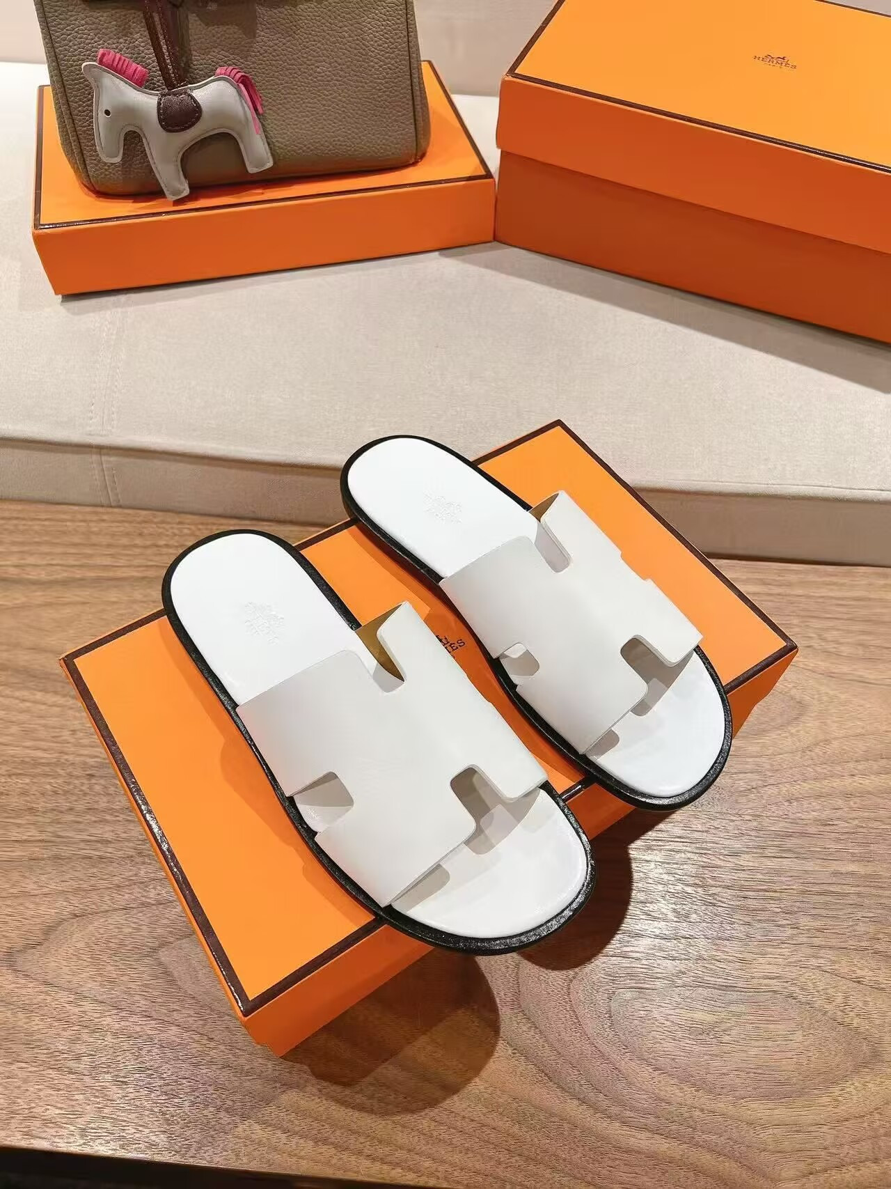 UA H**me5 Izmir sandal