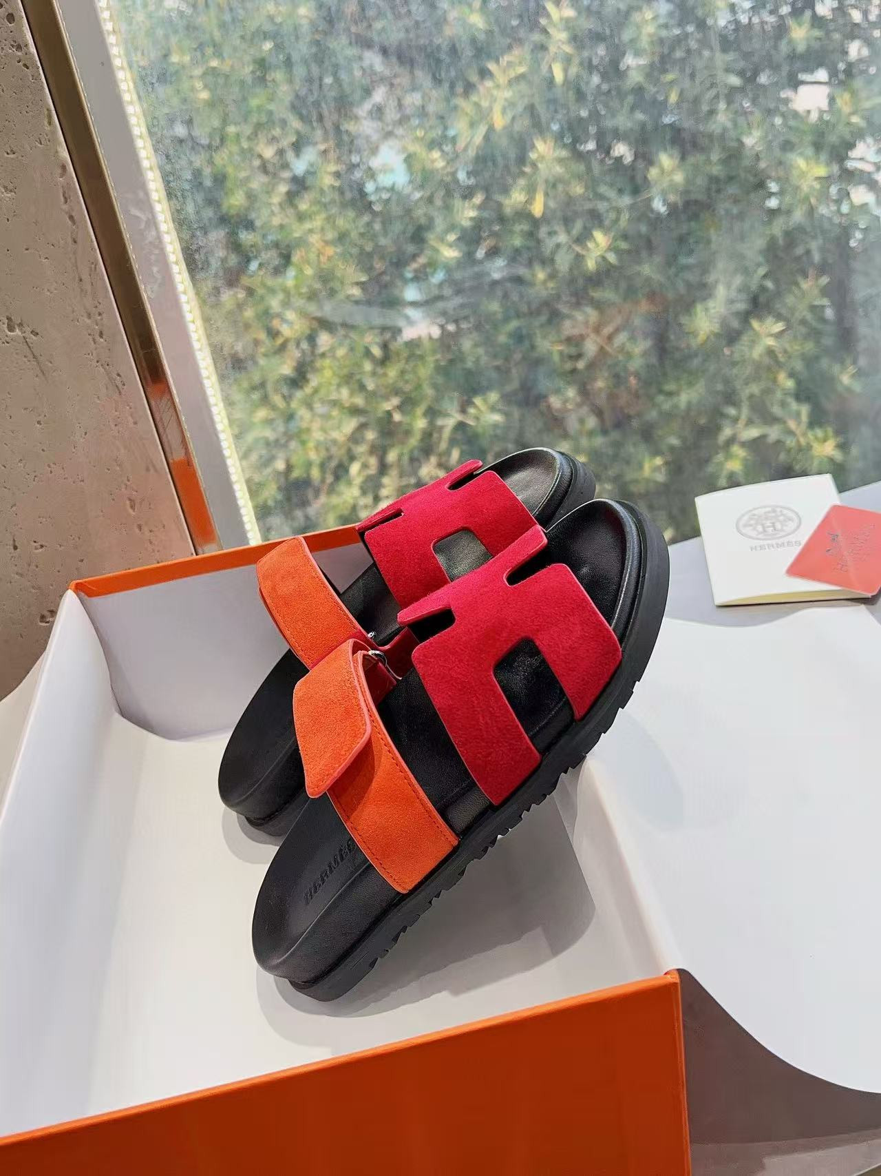 UA H**me5 Chypre Sandal