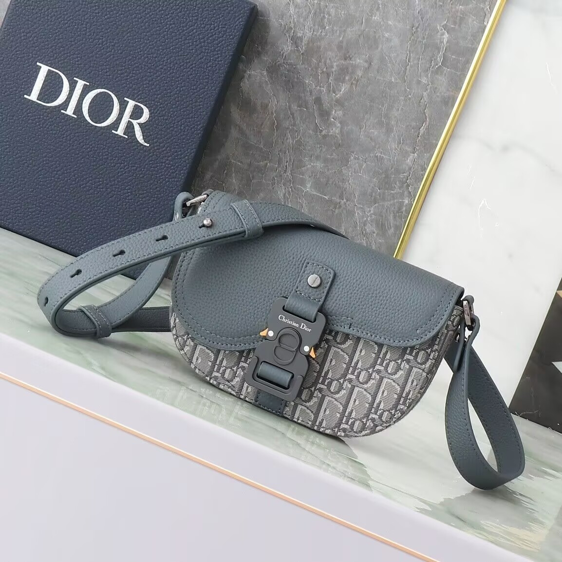 D10r Mini Saddle Messenger Bag With Flap 19.5x13x4.3cm