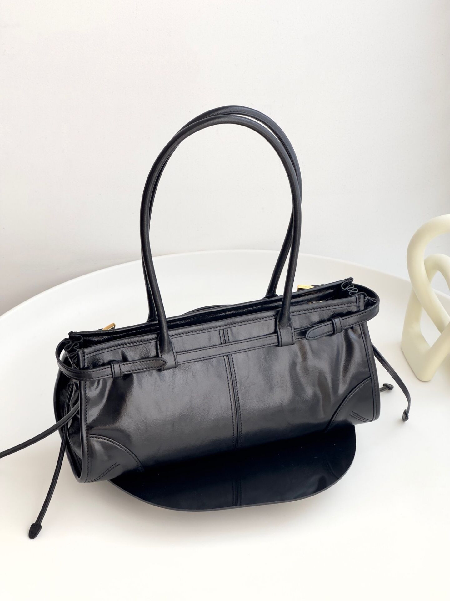 Pra*a Bonnie Medium Leather Handbag 15.5x32x12cm