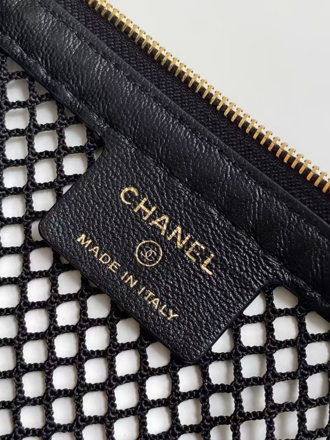 Ch**el clutch with chain mesh shiny lambskin gold tone -AP4573 15x22x6cm