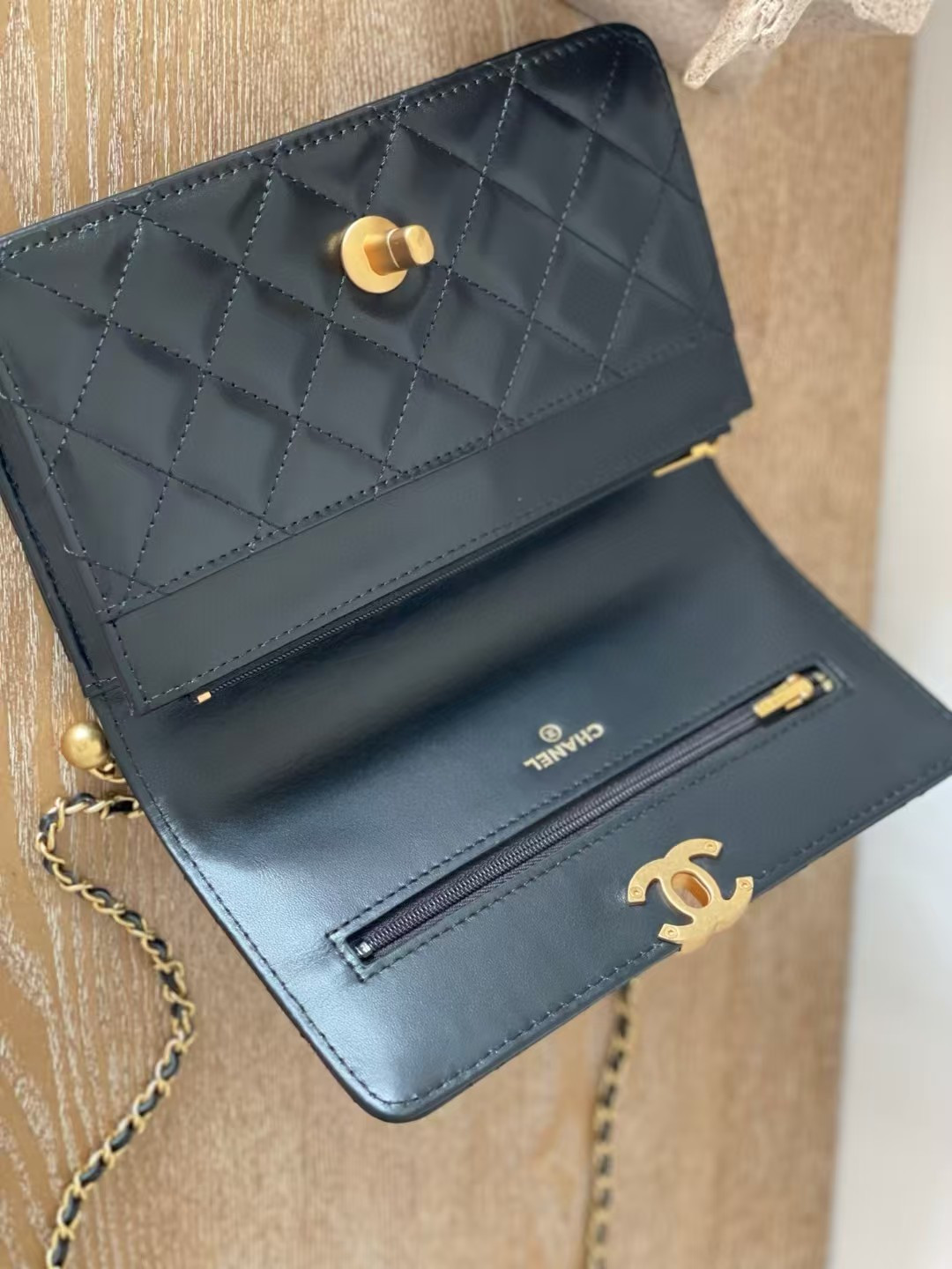 Ch**el Wallet on Chain AP2289 12x19x3.5cm
