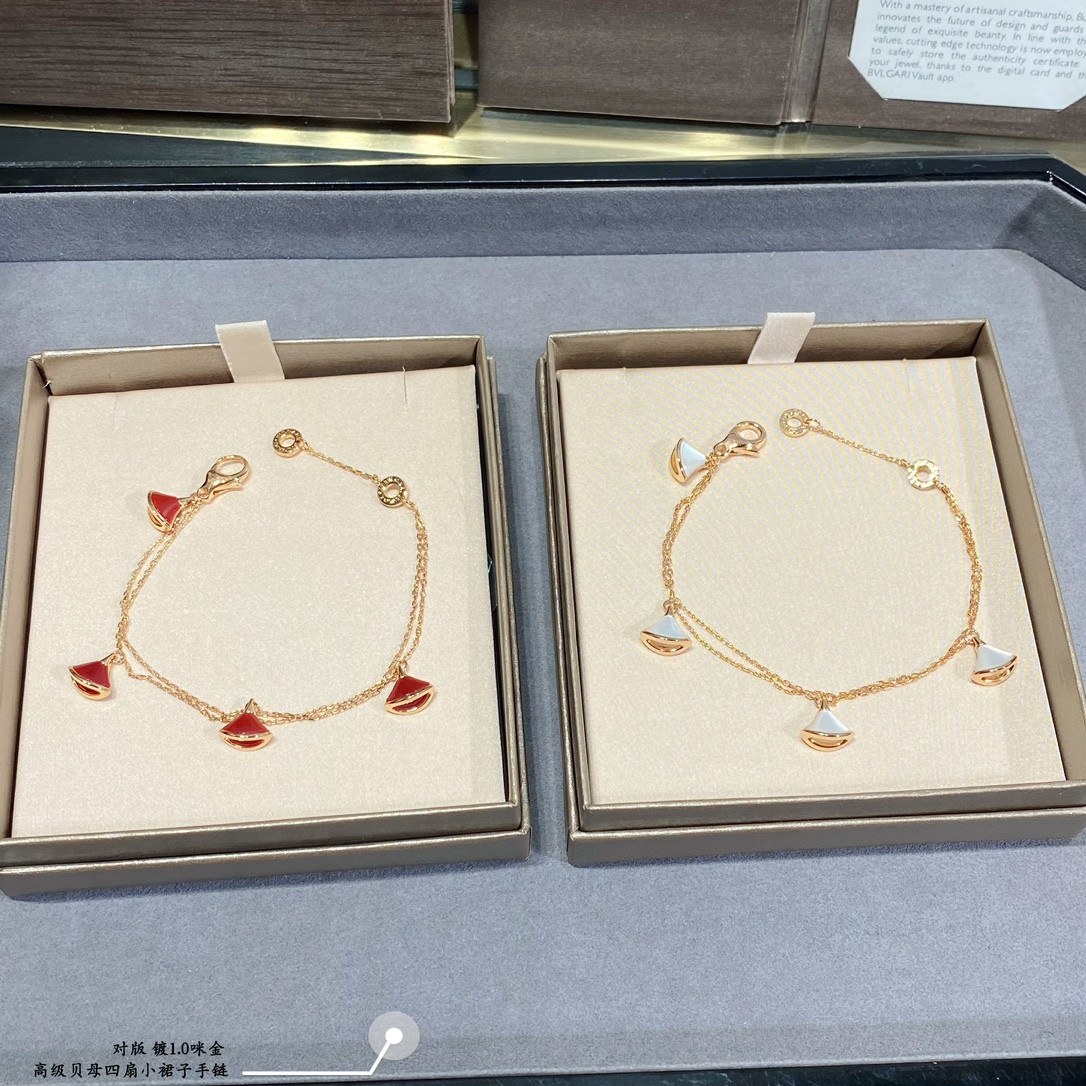 Bv1g*ai Four mini skirts Bracelet
