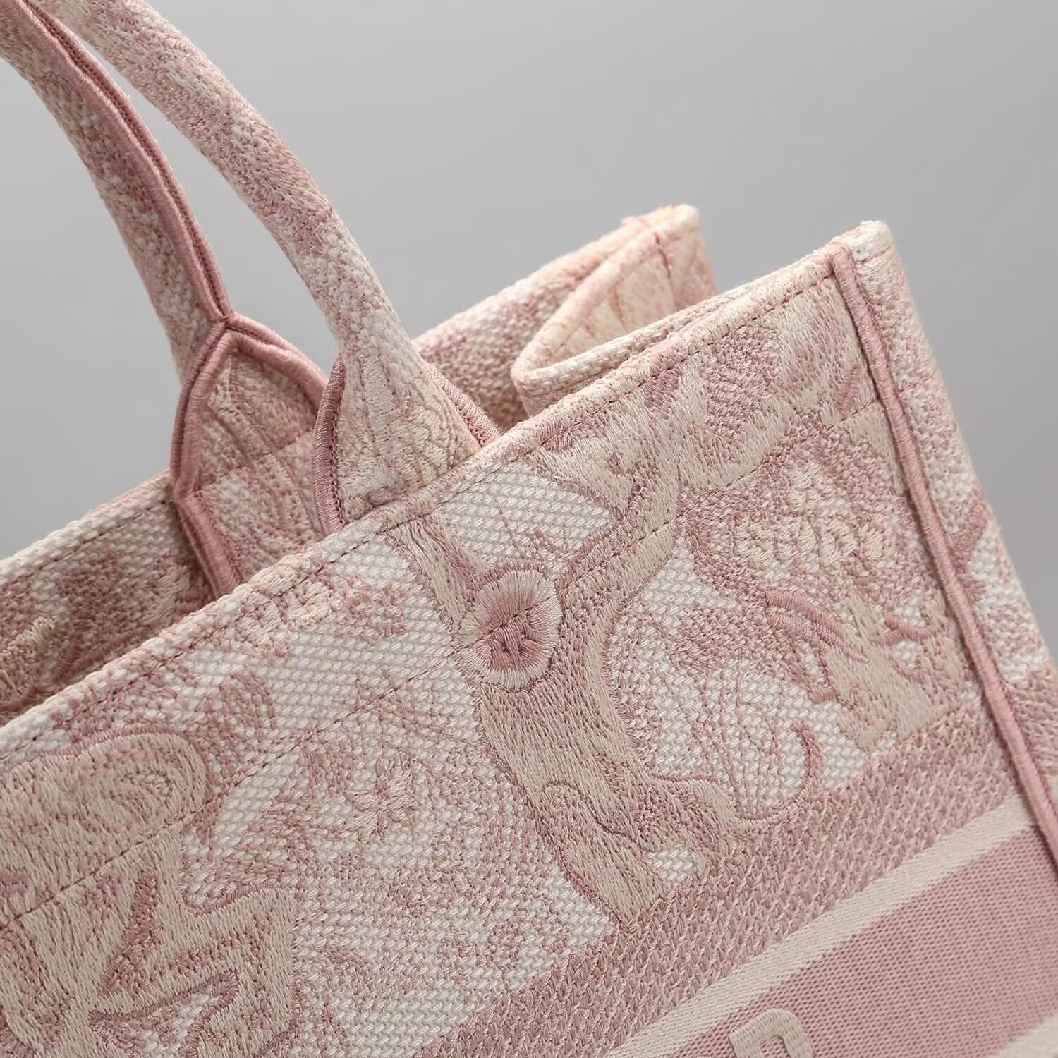 D10r Tote 36 x 18 x 28cm