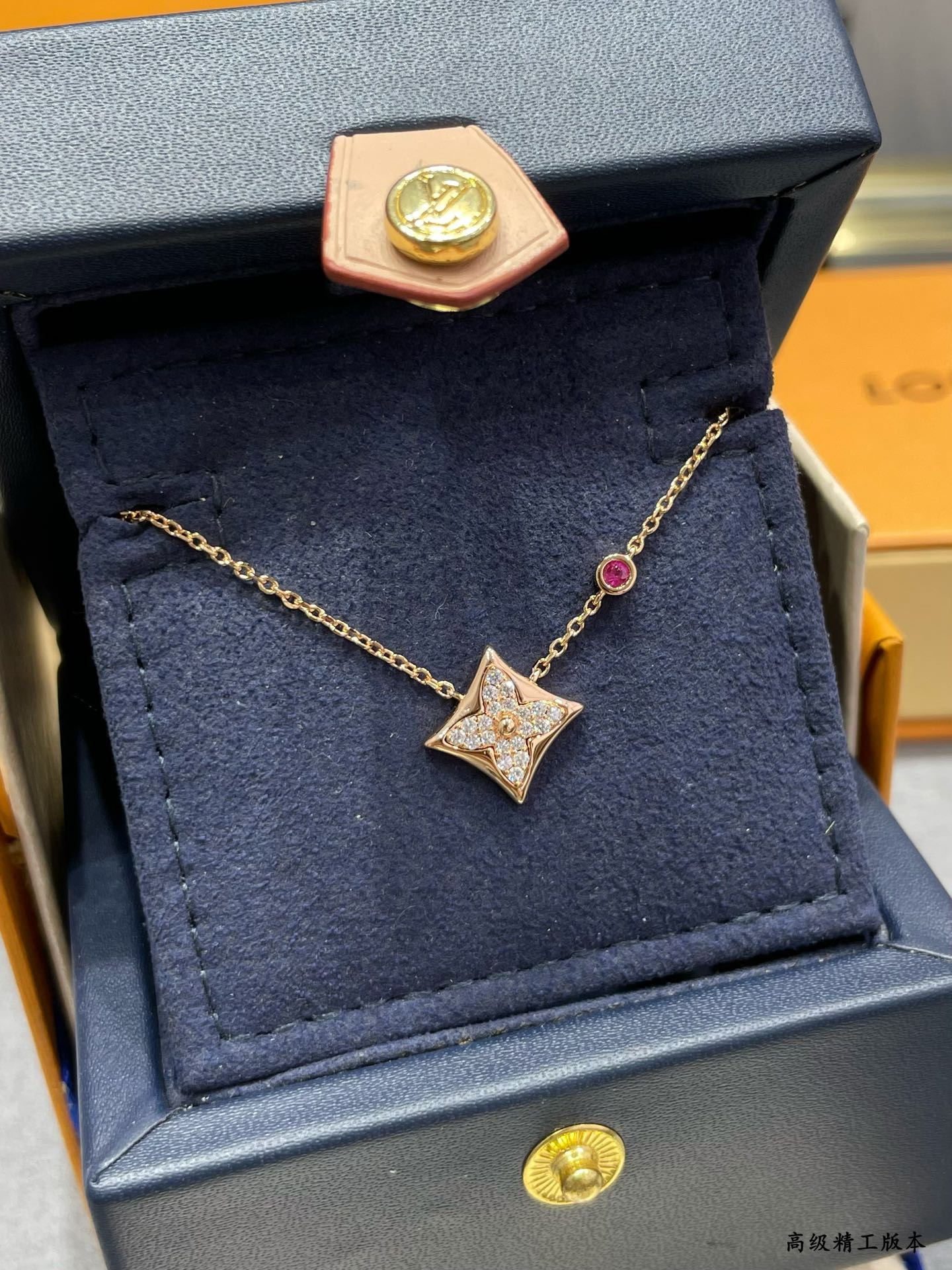 L0vis Vvtt0n Square Full D1am0nd Necklace