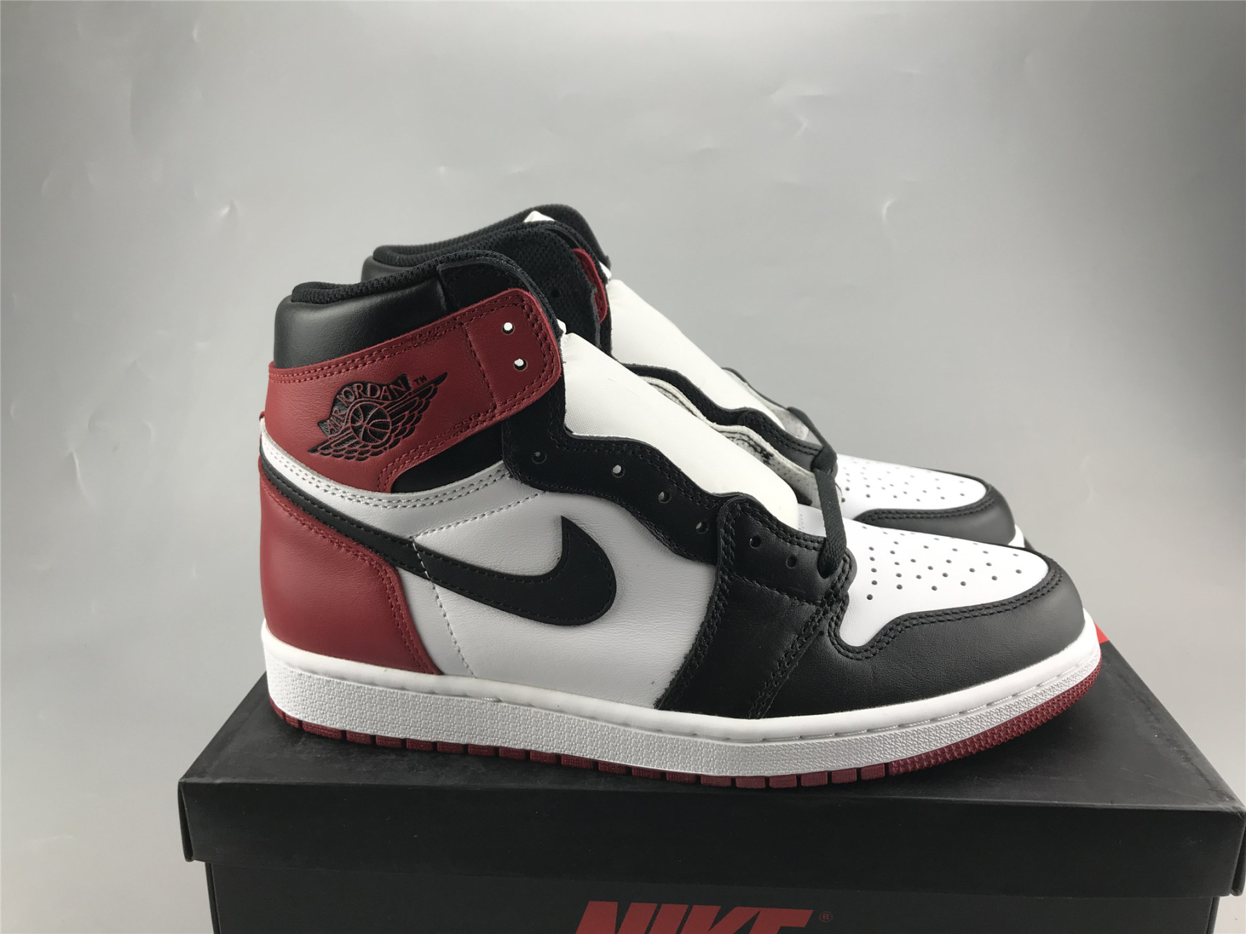 UA AIR JORDAN 1 RETRO HIGH OG BLACK TOE 2016 RELEASE