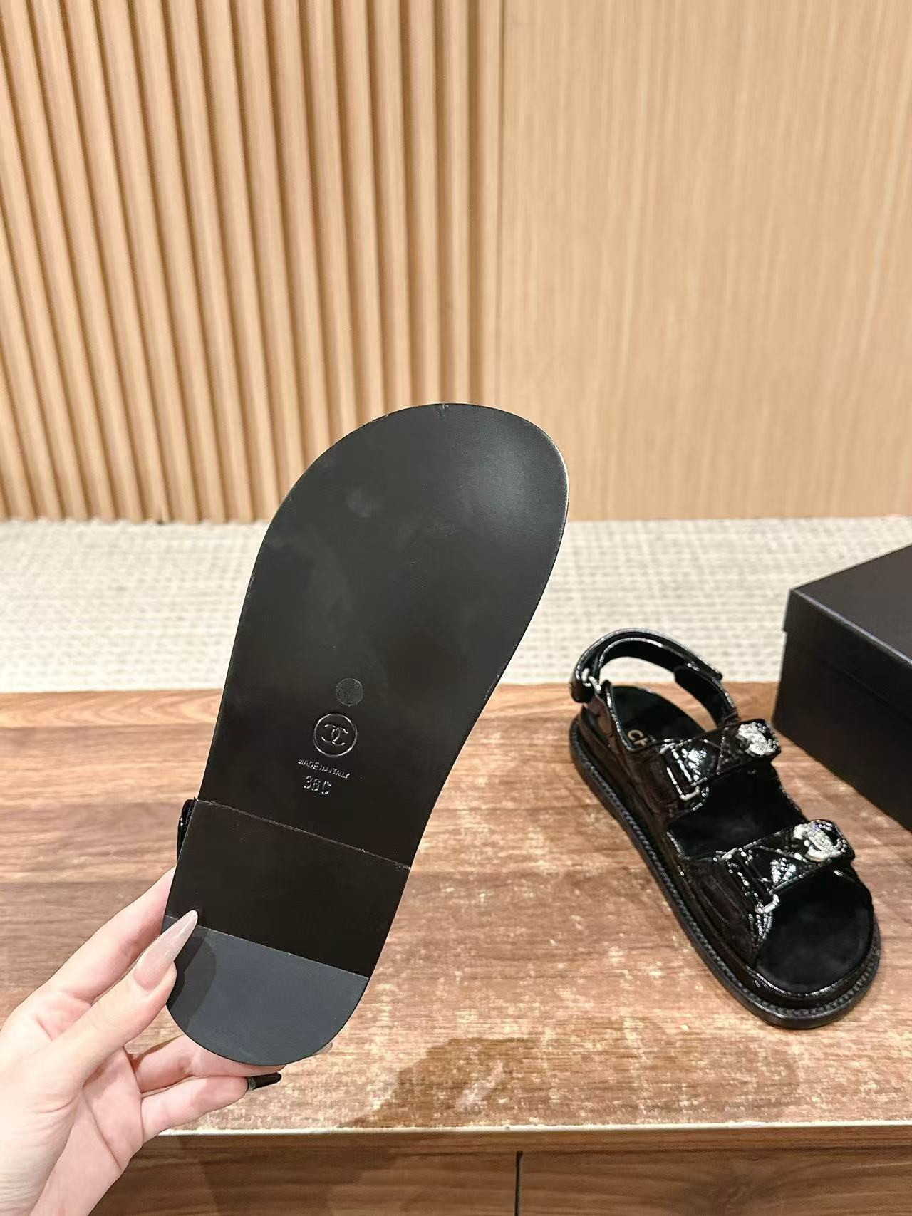 UA Ch**el Slides