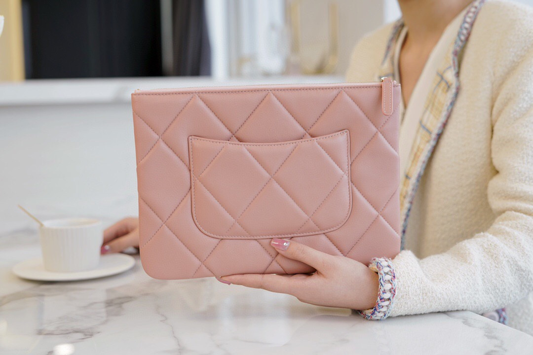 Ch**el 19 pouch