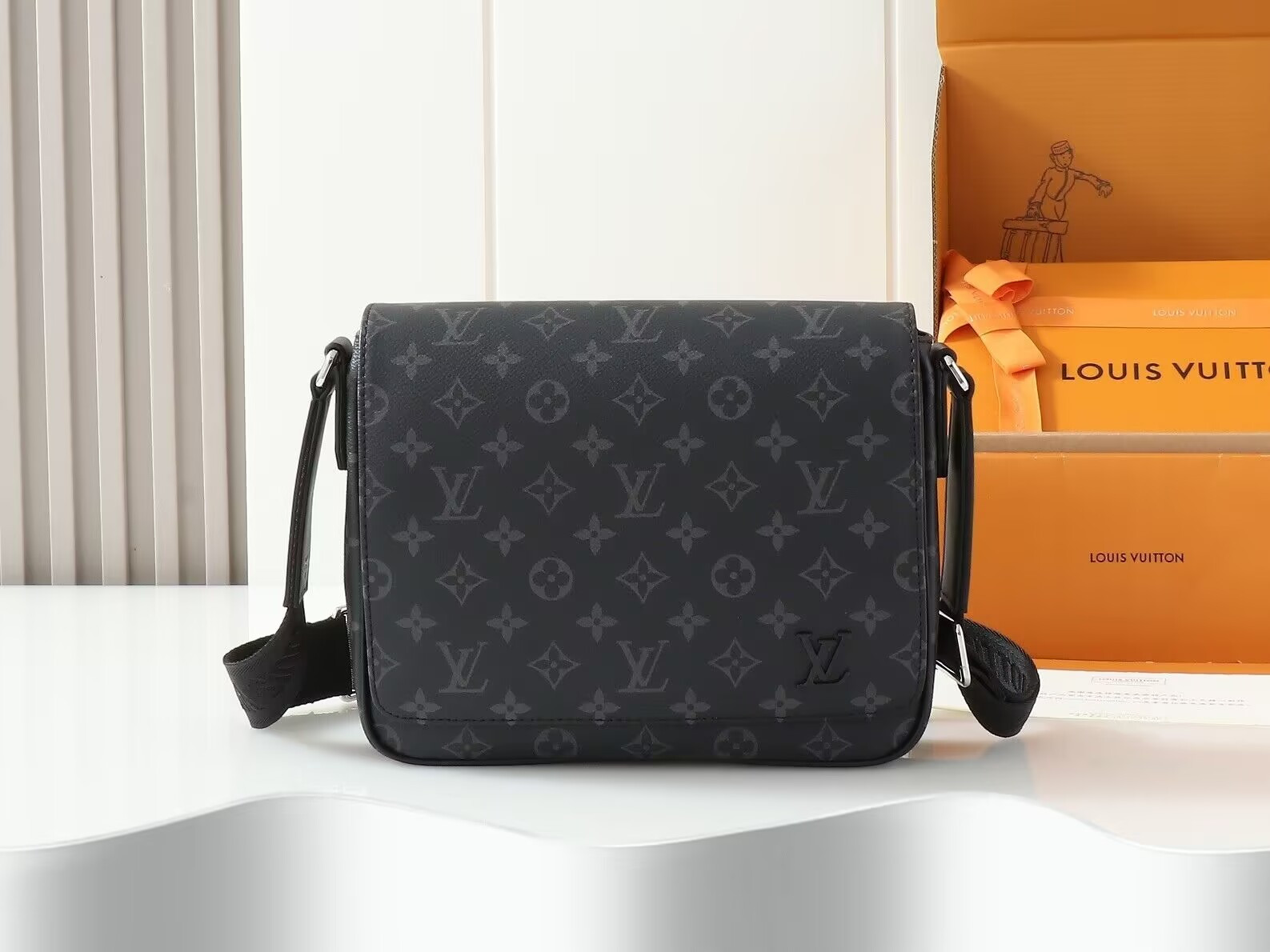 LV District PM M46255 26x20x7cm