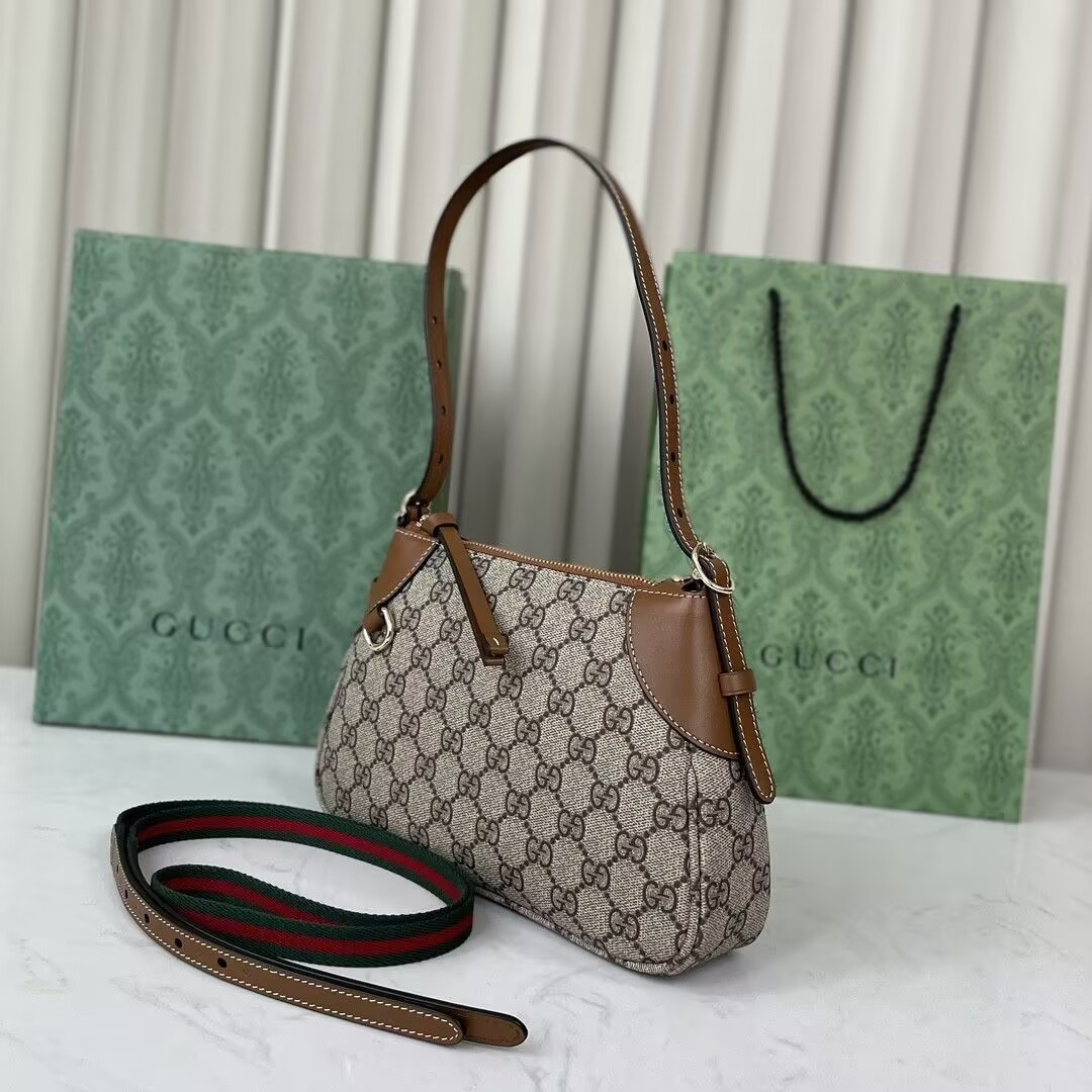 Gvc*1 GG Emblem Shoulder Bag 24.5x16x16cm
