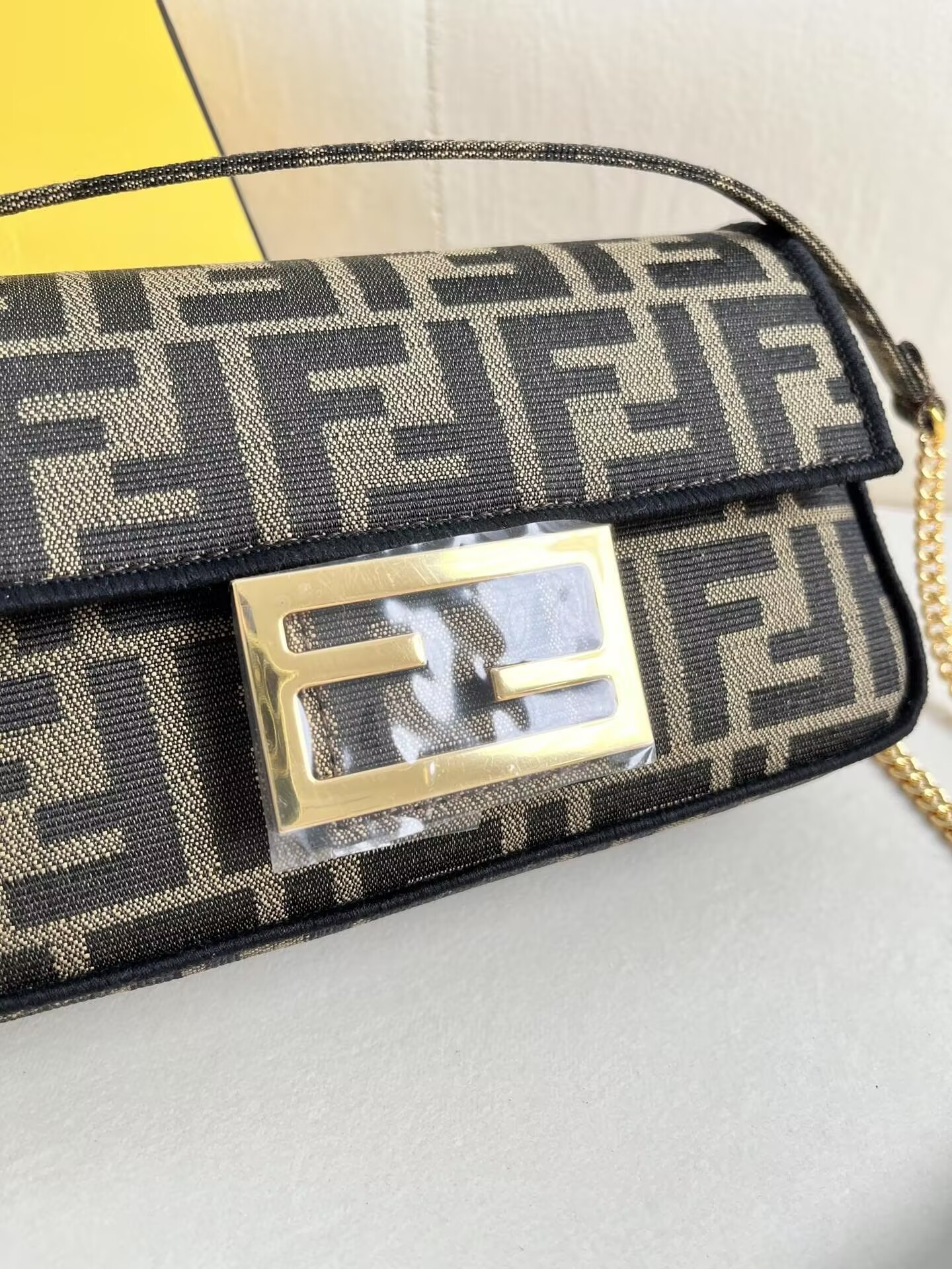 F**di Baguette Mini 19x4x11.5cm