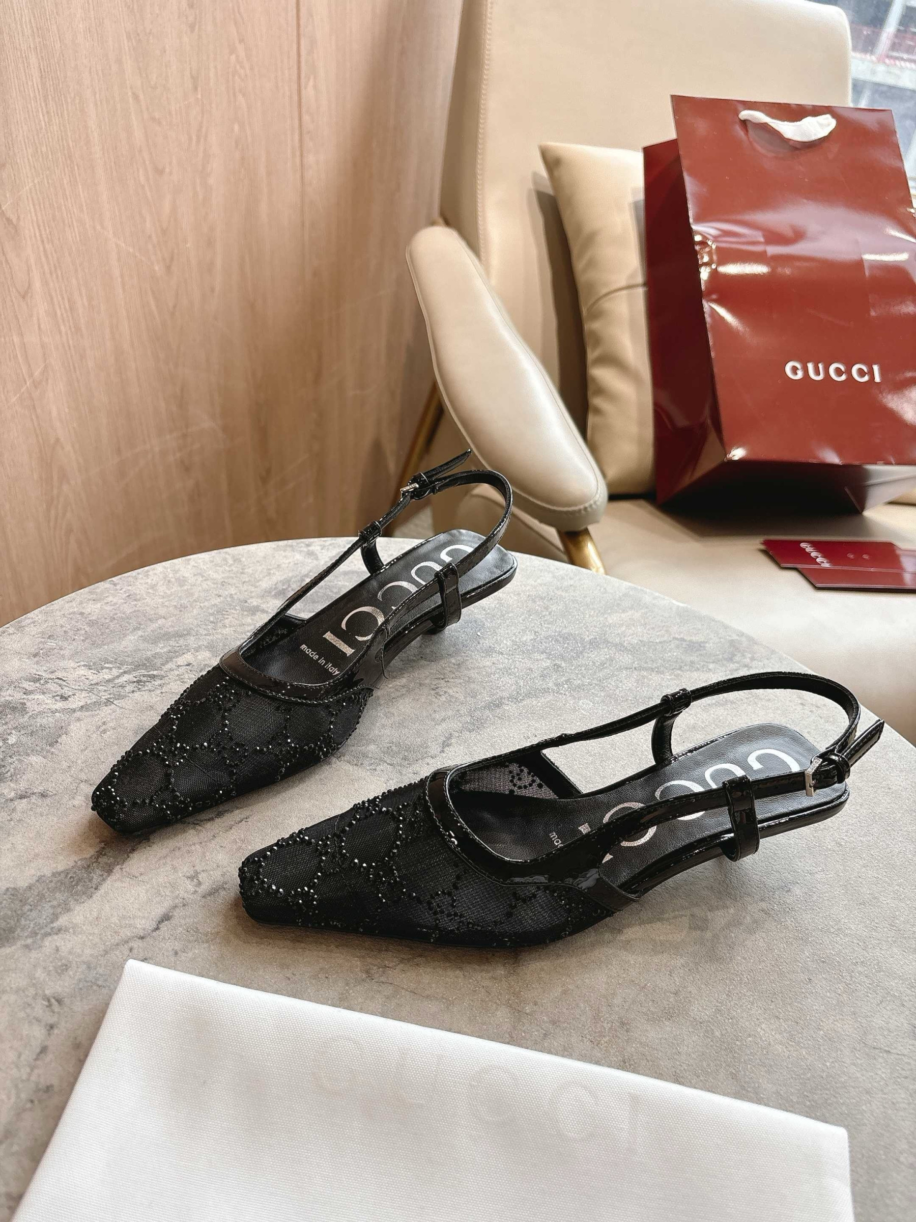 UA Gvc*1 GG Slingback