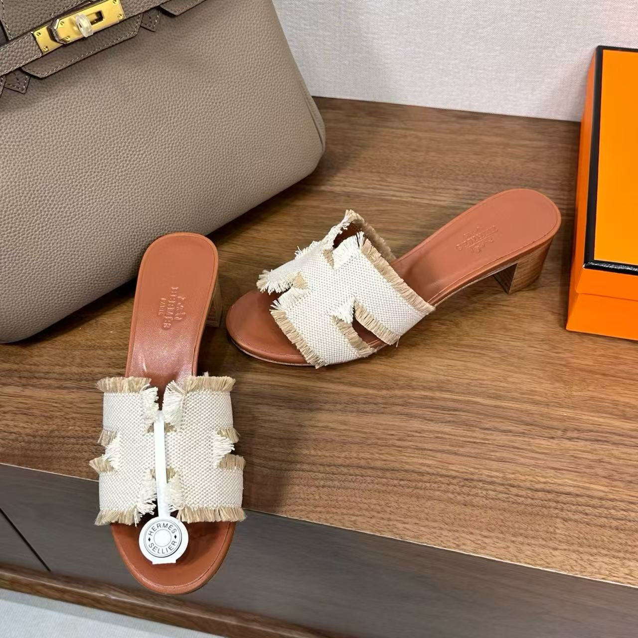 UA H**me5 Oasis Sandal